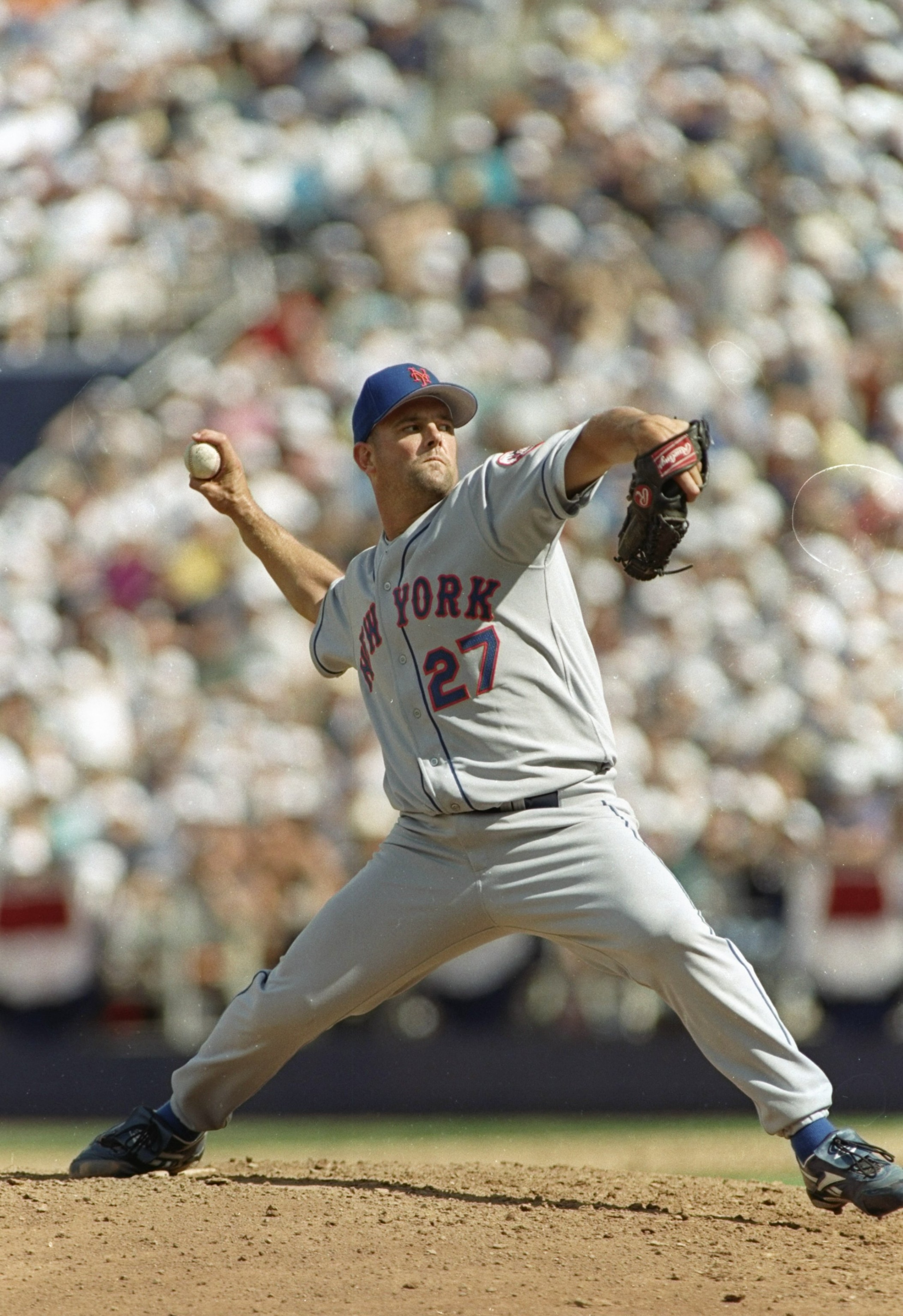 Pitcher Pete Harnisch of the New York Mets throws a pitch during a game against the San Diego Padres at Jack Murphy Stadium in San Diego, California. The Padres won the game 12-5.