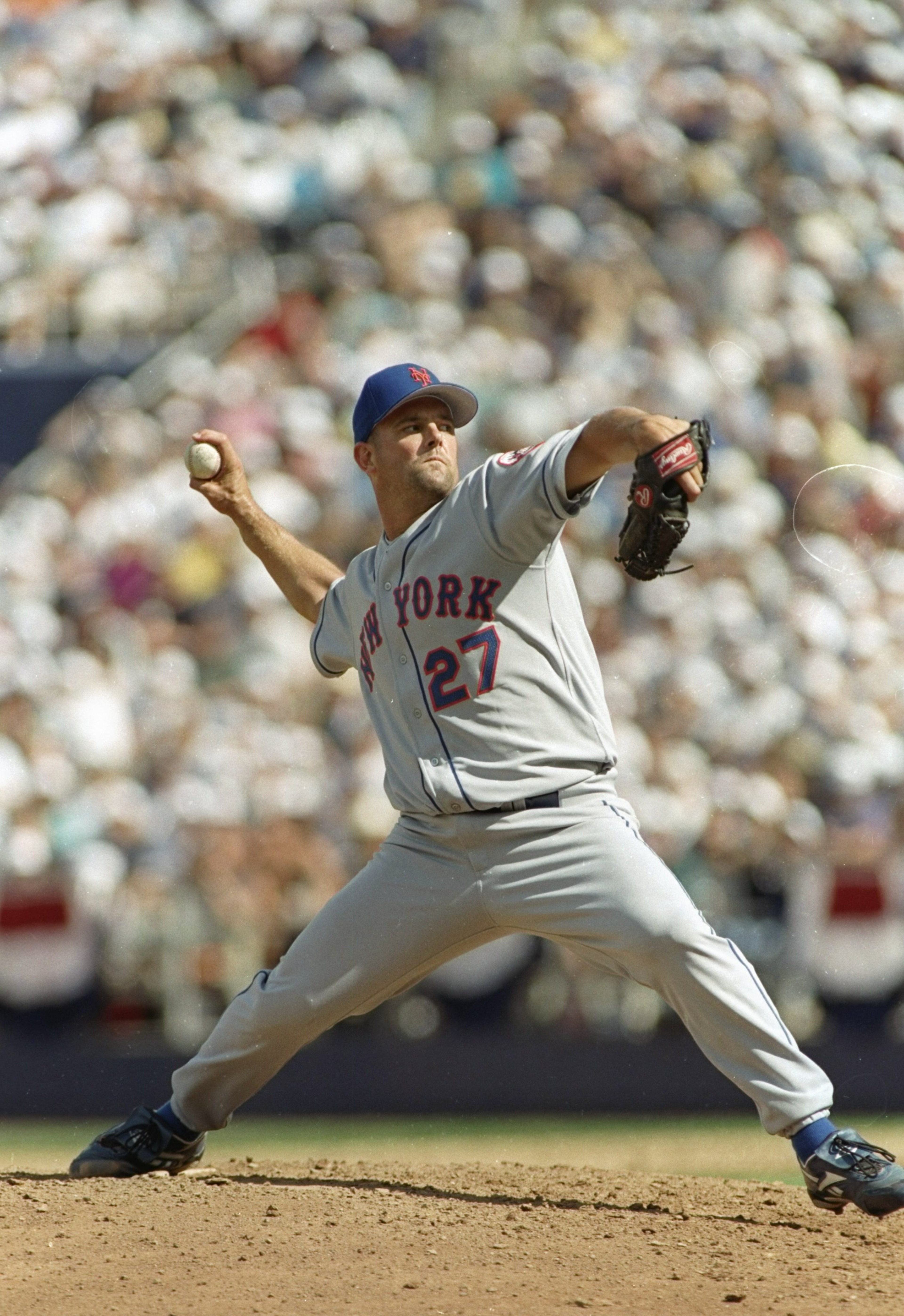 Pitcher Pete Harnisch of the New York Mets throws a pitch during a game against the San Diego Padres at Jack Murphy Stadium in San Diego, California. The Padres won the game 12-5.