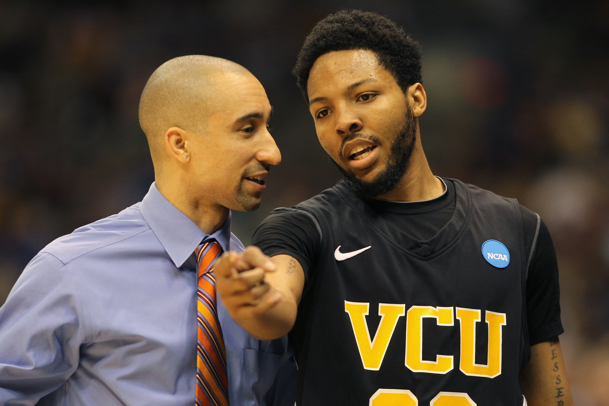 SAN ANTONIO, TX - MARCH 27:  Head coach Shaka Smart and Brandon Rozzell #32 of the Virginia Commonwealth Rams talk during the southwest regional final of the 2011 NCAA men's basketball tournament against the Kansas Jayhawks at the Alamodome on March 27, 2