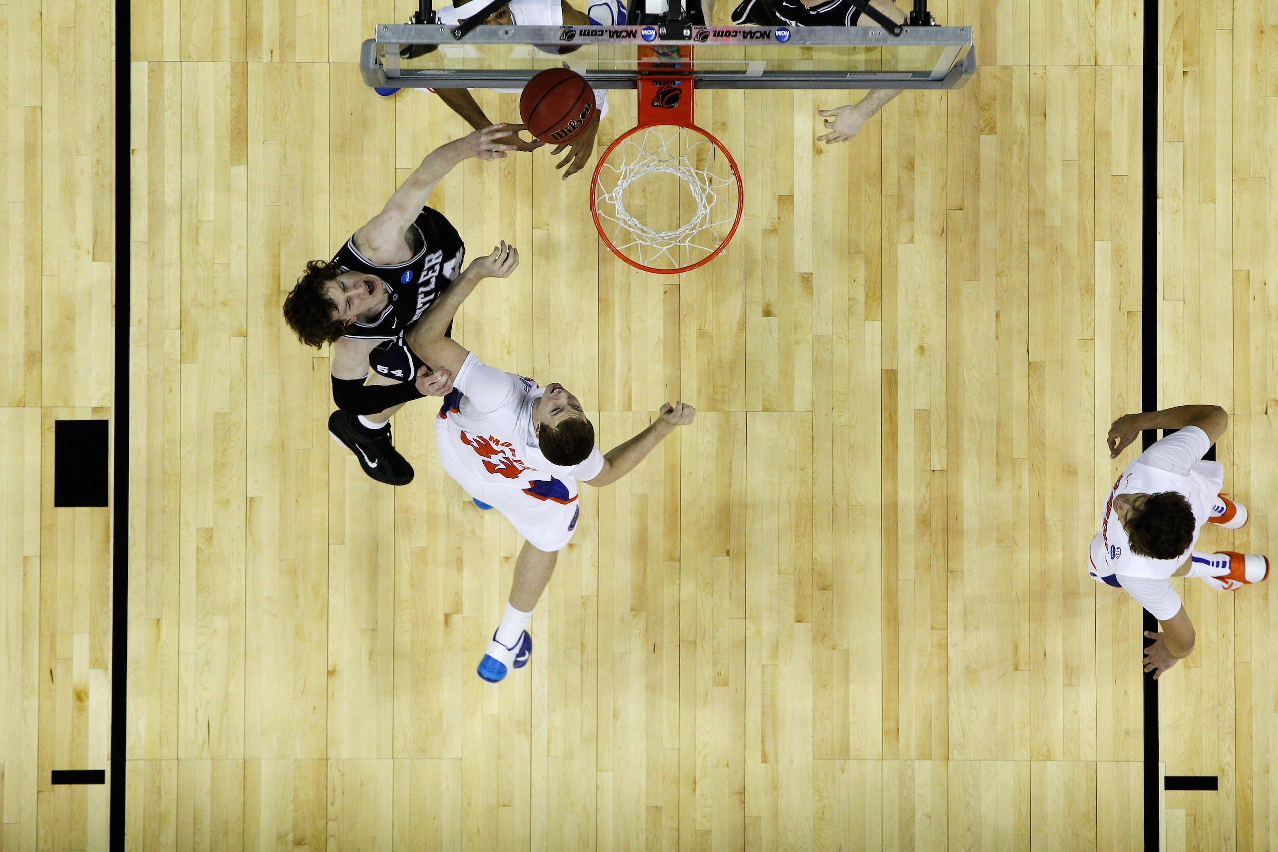 NEW ORLEANS, LA - MARCH 26:  Matt Howard #54 of the Butler Bulldogs shoots over Erik Murphy #33 of the Florida Gators during the Southeast regional final of the 2011 NCAA men's basketball tournament at New Orleans Arena on March 26, 2011 in New Orleans, L