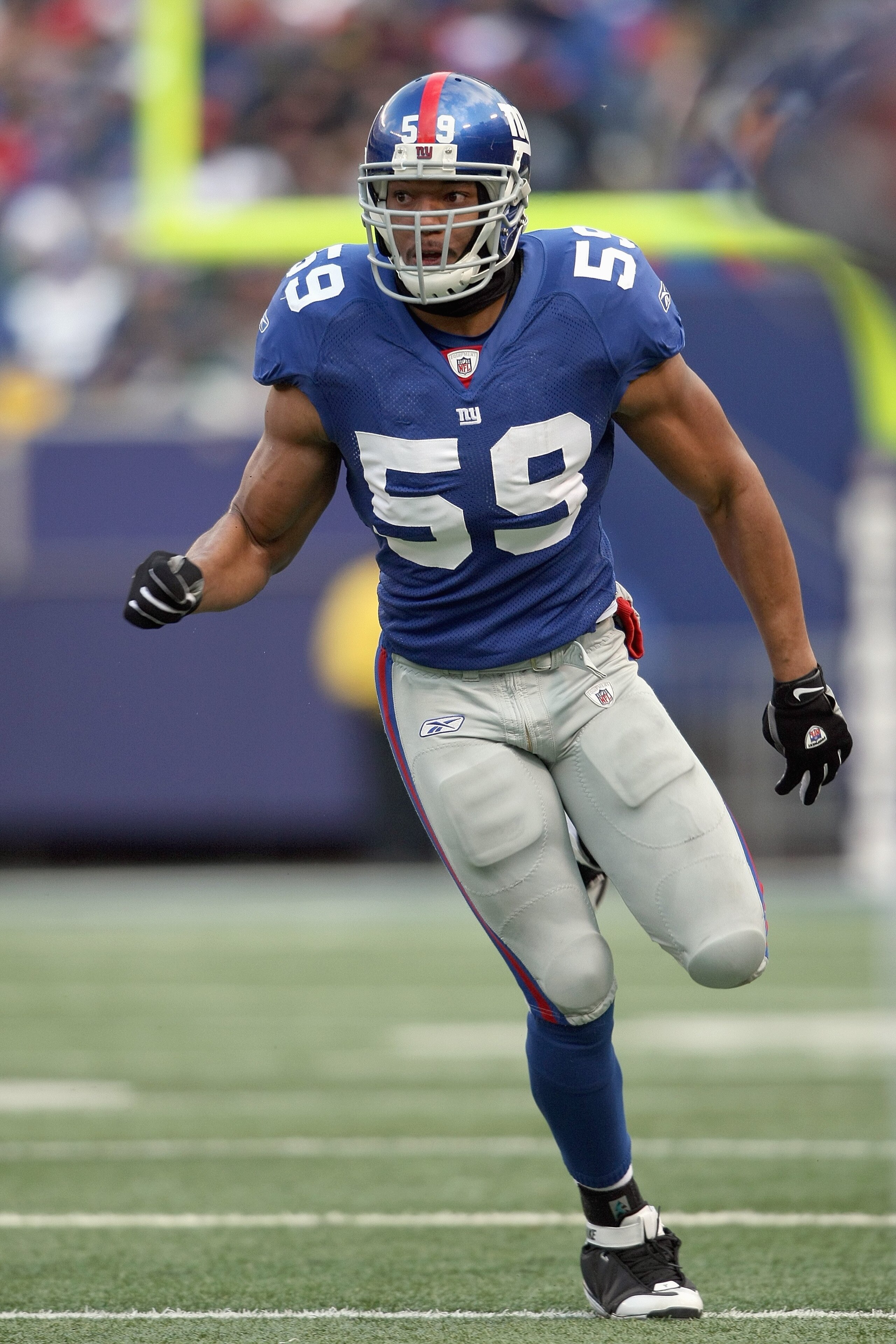 EAST RUTHERFORD, NJ - DECEMBER 7:  Gerris Wilkinson #59 of the New York Giants runs on the field against the Philadelphia Eagles at Giants Stadium on December 7, 2008 in East Rutherford, New Jersey. (Photo by Nick Laham/Getty Images)