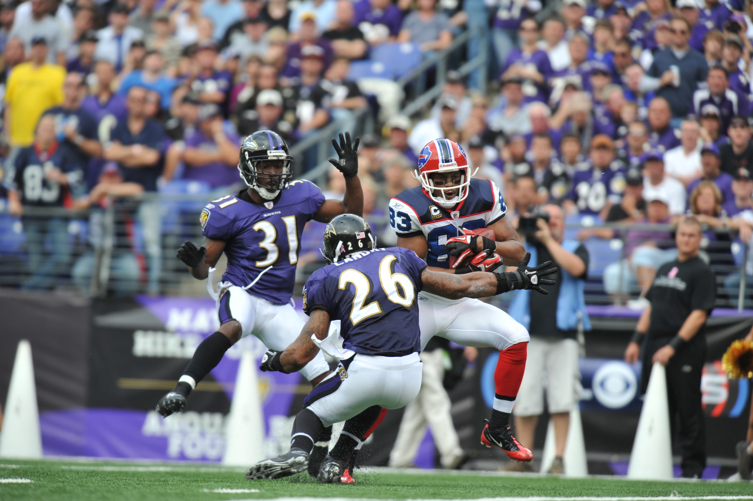BALTIMORE, MD - OCTOBER 24: Lee Evans #83 of the Buffalo Bills scores his second touchdown against the Baltimore Ravens at M&T Bank Stadium on October 24, 2010 in Baltimore, Maryland. The Ravens defeated the Bills 37-34. (Photo by Larry French/Getty Imag BALTIMORE, MD - OCTOBER 24: Lee Evans #83 of the Buffalo Bills scores his second touchdown against the Baltimore Ravens at M&T Bank Stadium on October 24, 2010 in Baltimore, Maryland. The Ravens defeated the Bills 37-34. (Photo by Larry French/Getty Imag