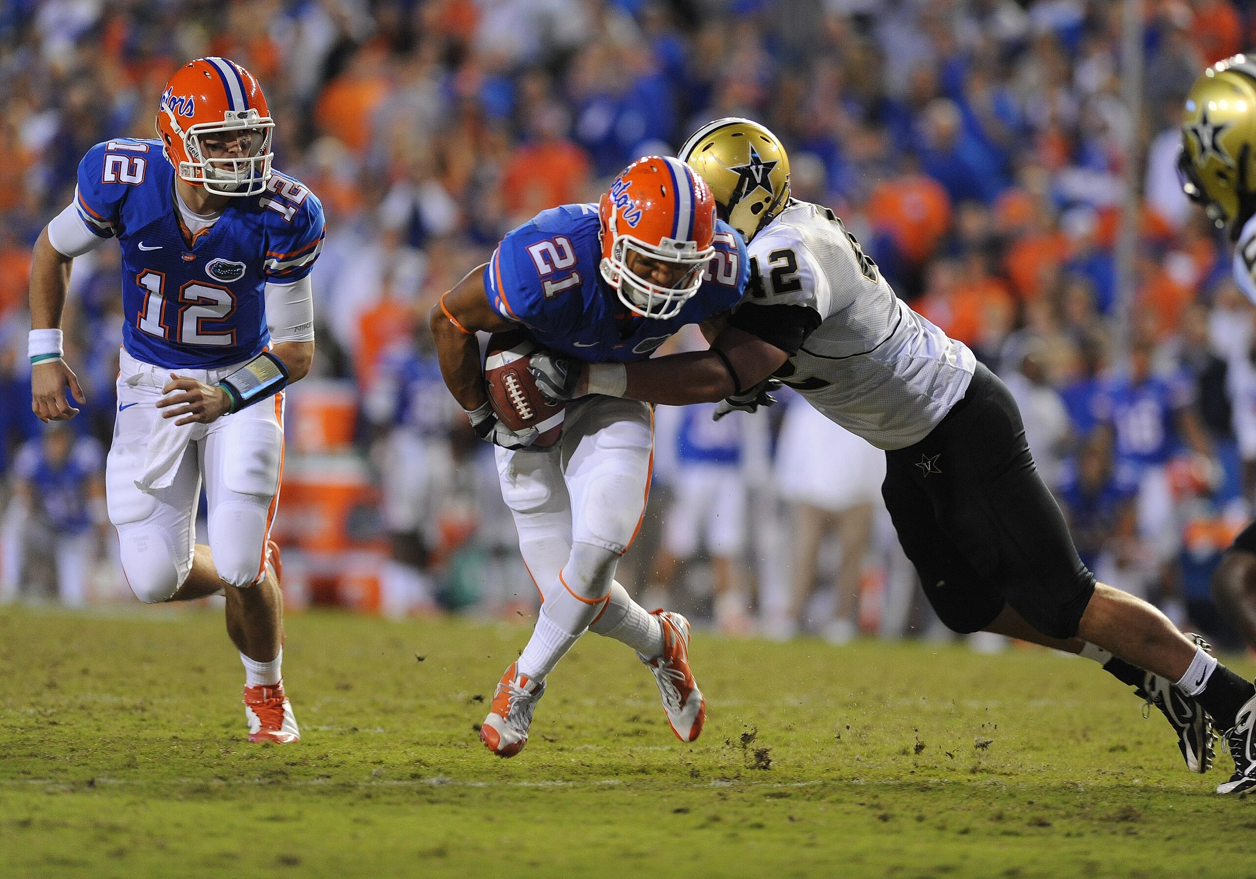 GAINESVILLE, FL - NOVEMBER 7: Running back Emmanuel Moody #21 of the Florida Gators rushes upfield against the Vanderbilt Commodores  on November 7, 2009 at Ben Hill Griffin Stadium in Gainesville, Florida.  (Photo by Al Messerschmidt/Getty Images)