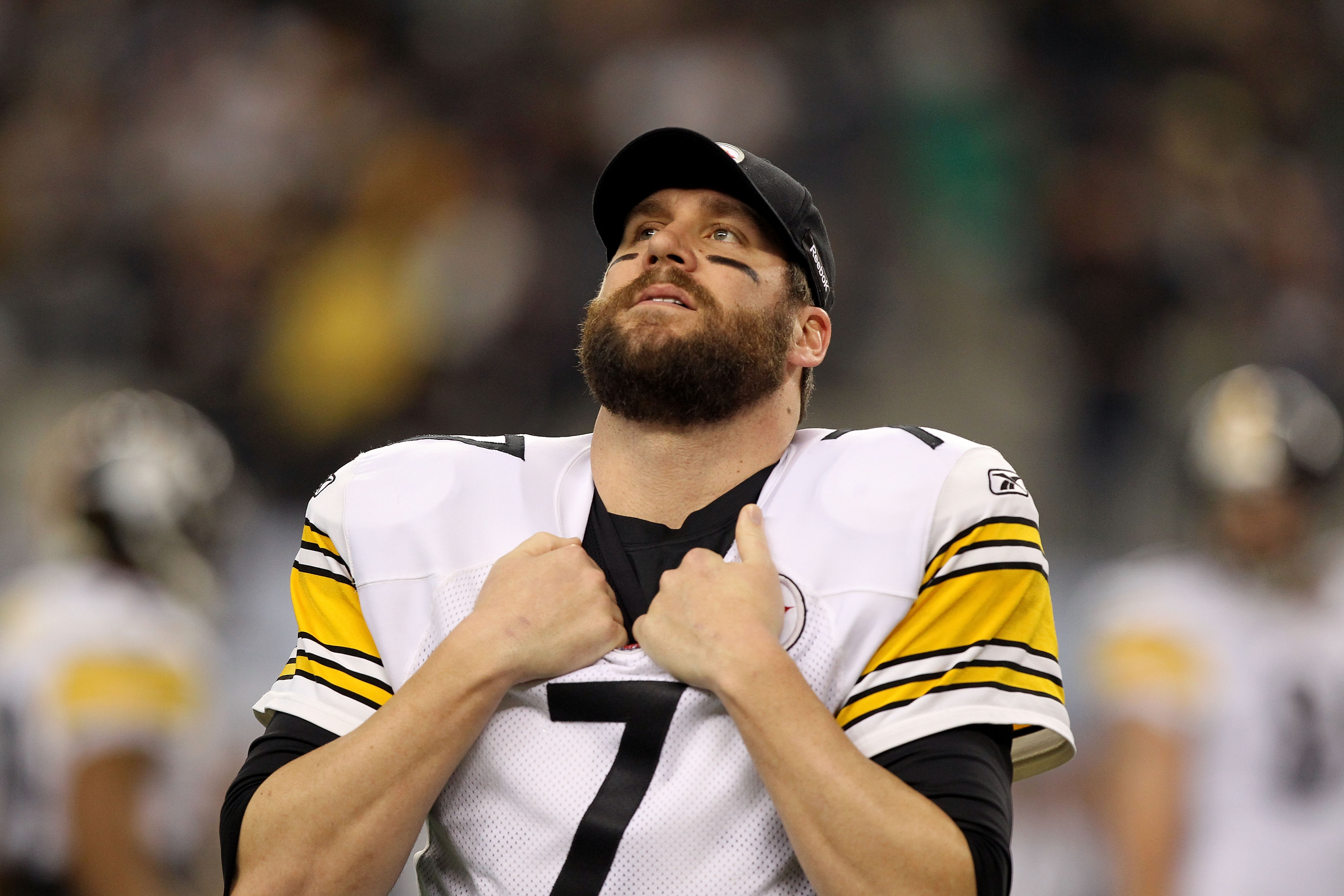 ARLINGTON, TX - FEBRUARY 06:  Quarterback Ben Roethlisberger #7 of the Pittsburgh Steelers looks on against the Green Bay Packers during Super Bowl XLV at Cowboys Stadium on February 6, 2011 in Arlington, Texas.  (Photo by Al Bello/Getty Images)