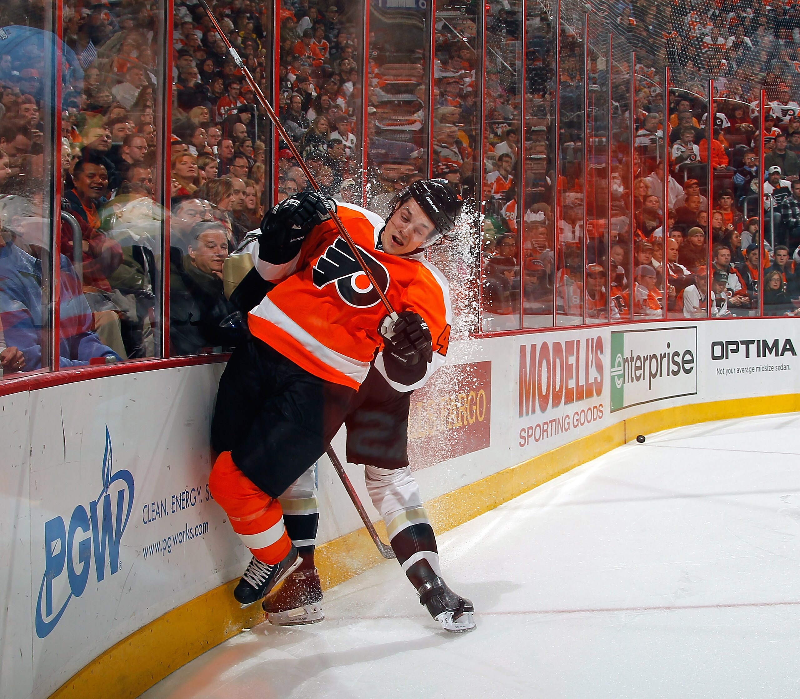 PHILADELPHIA - MARCH 24: Danny Briere #48 of the Philadelphia Flyers avoiding a check during a game against the Pittsburgh Penguins on March 24, 2011 at the Wells Fargo Center in Philadelphia, Pennsylvania.  (Photo by Lou Capozzola/Getty Images)