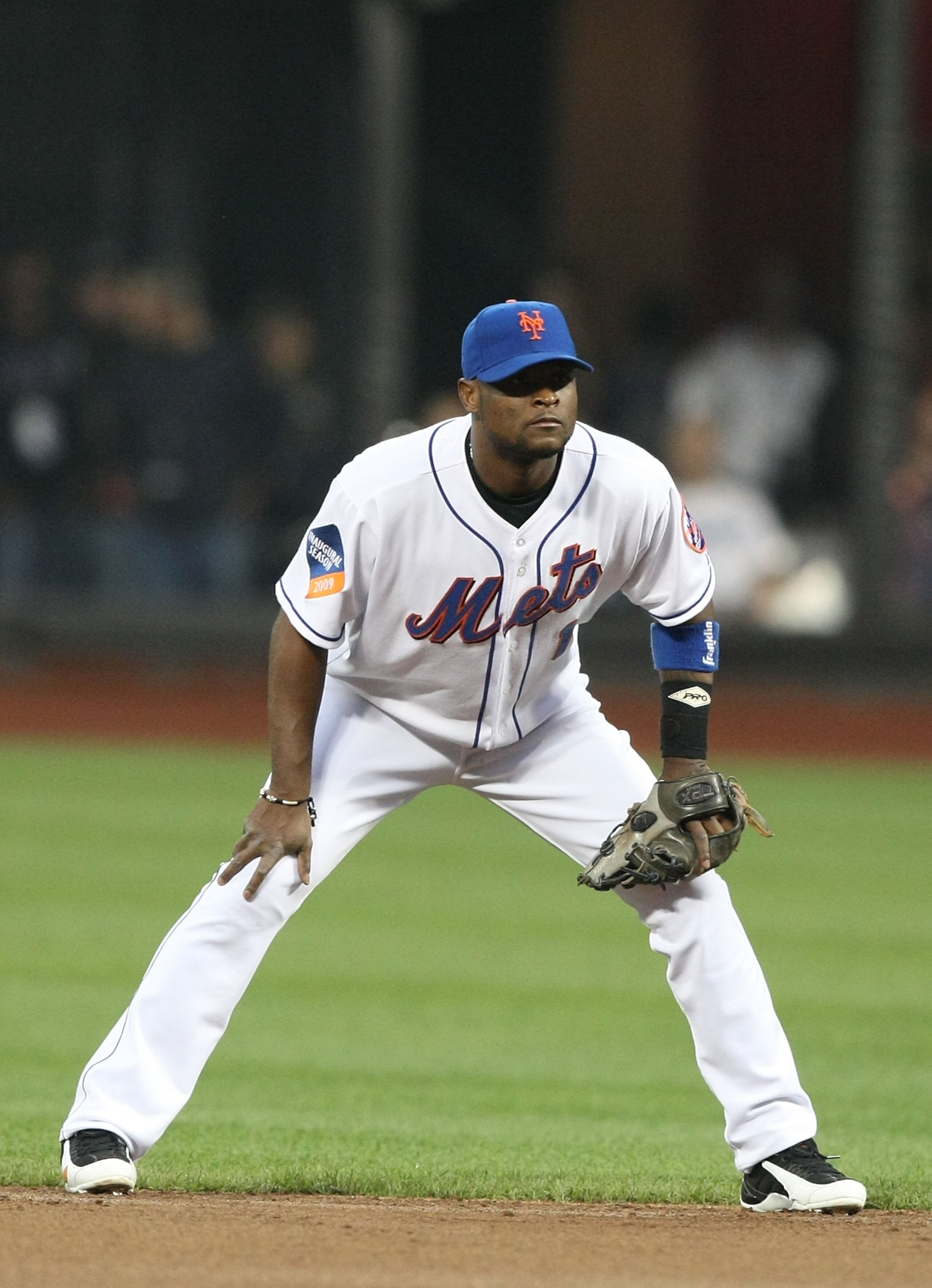 NEW YORK - JUNE 10:  Luis Castillo #1 of the New York Mets in action against the Philadelphia Phillies during their game on June 10, 2009 at Citi Field in the Flushing neighborhood of the Queens borough of New York City.  (Photo by Al Bello/Getty Images)