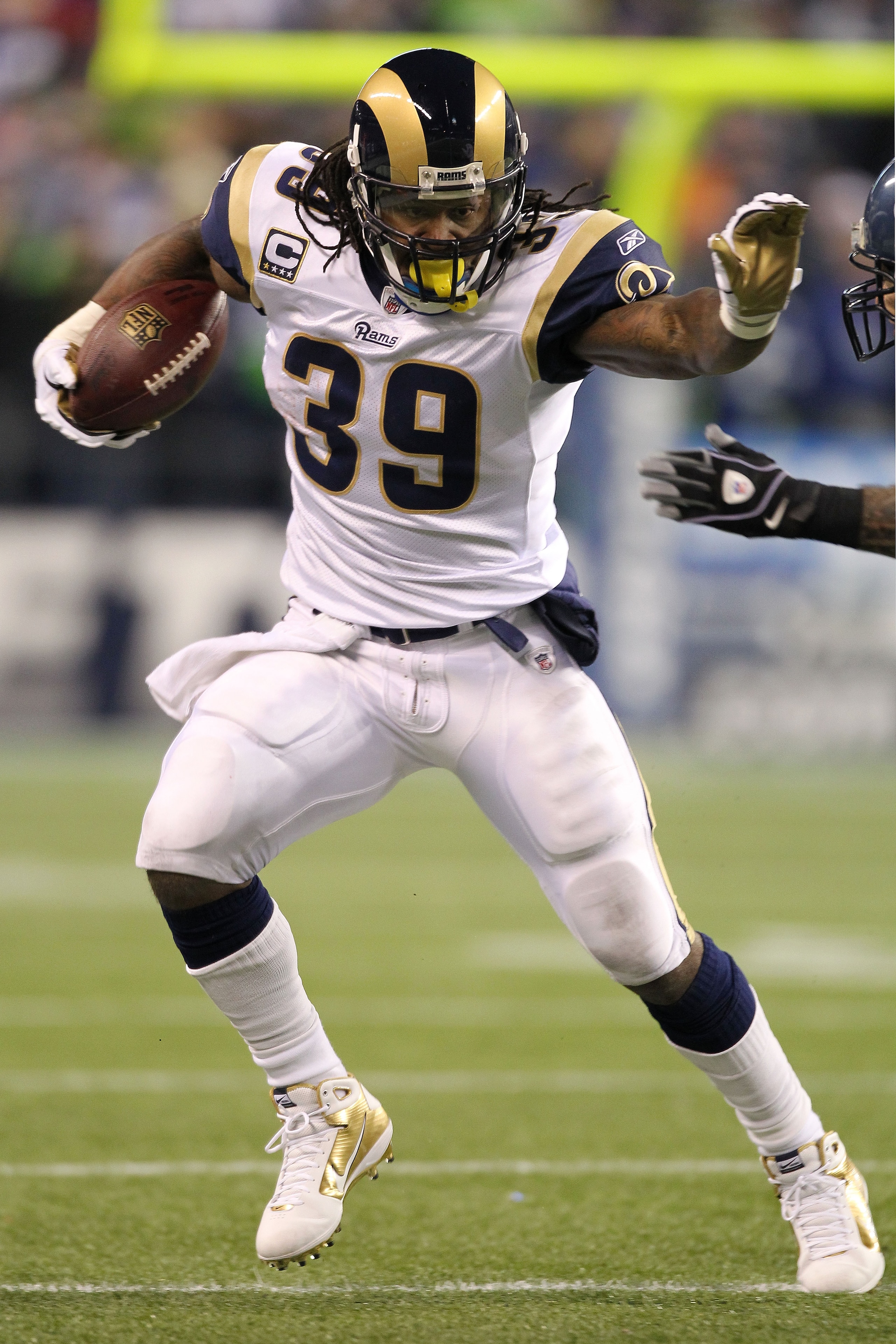 SEATTLE, WA - JANUARY 02: Running back Steven Jackson #39 of the St. Louis Rams rushes with the ball against the Seattle Seahawks during their game at Qwest Field on January 2, 2011 in Seattle, Washington. (Photo by Otto Greule Jr/Getty Images) SEATTLE, WA - JANUARY 02: Running back Steven Jackson #39 of the St. Louis Rams rushes with the ball against the Seattle Seahawks during their game at Qwest Field on January 2, 2011 in Seattle, Washington. (Photo by Otto Greule Jr/Getty Images)