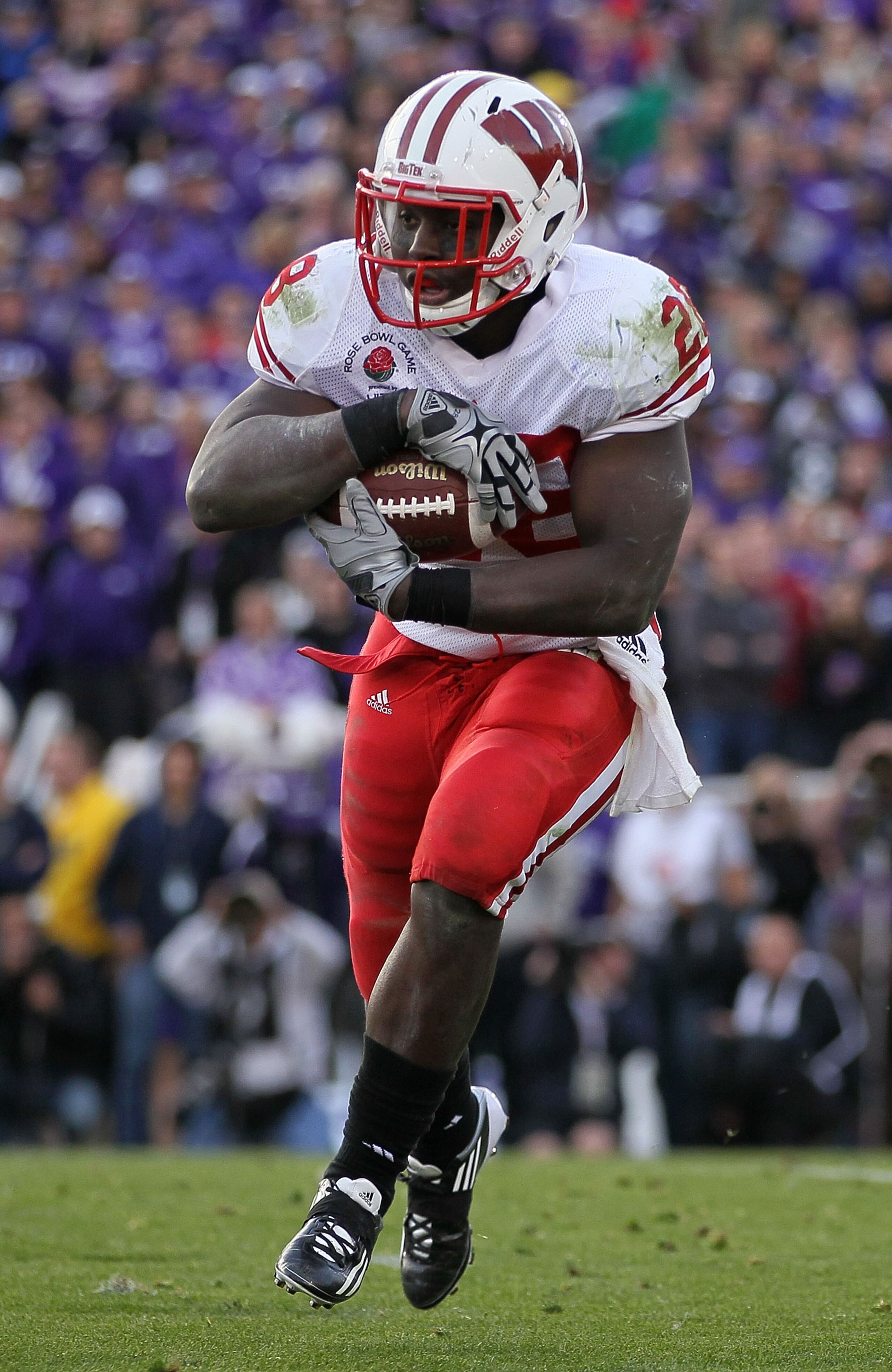 PASADENA, CA - JANUARY 01:  Running back Montee Ball #28 of the Wisconsin Badgers rushes with the ball against the TCU Horned Frogs during the 97th Rose Bowl game on January 1, 2011 in Pasadena, California.  (Photo by Jeff Gross/Getty Images)