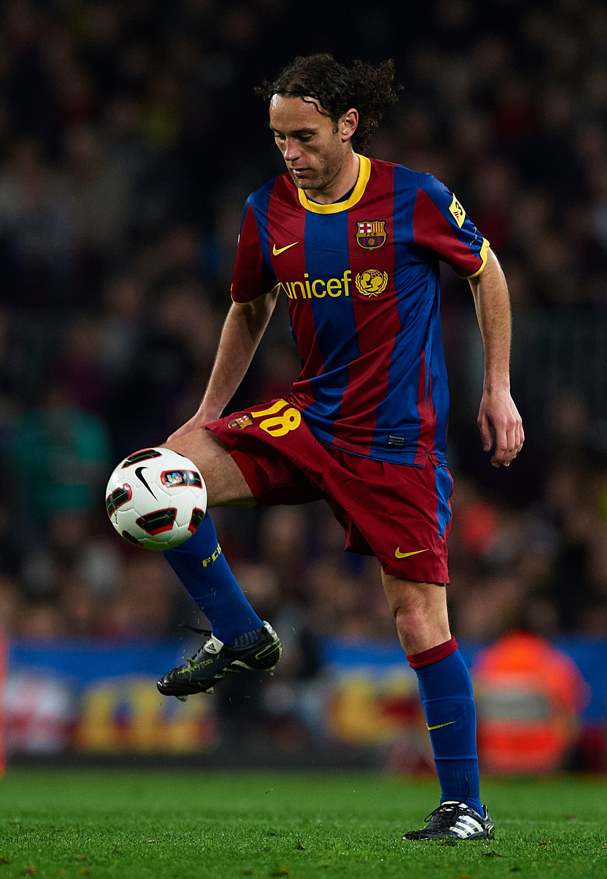 BARCELONA, SPAIN - MARCH 19:  Gabriel Milito of Barcelona controls the ball during the La Liga match between Barcelona and Getafe at Camp Nou on March 19, 2011 in Barcelona, Spain. Barcelona won 2-1.  (Photo by Manuel Queimadelos Alonso/Getty Images)