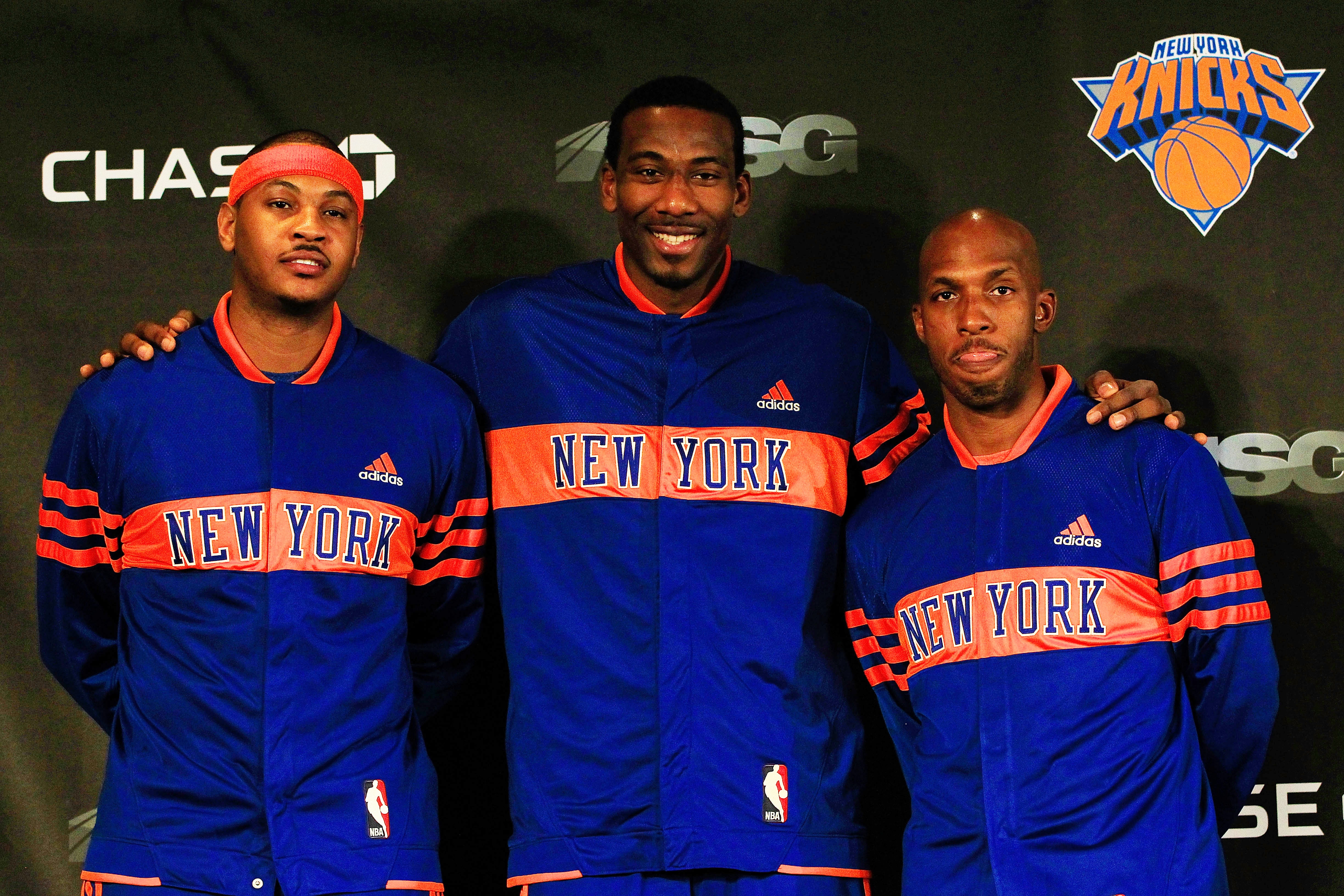 NEW YORK, NY - FEBRUARY 23:  Amar'e Stoudemire (C) of the New York Knicks introduces new players Carmelo Anthony (L) and Chauncy Billups (R) at a press conference at Madison Square Garden on February 23, 2011 in New York City. NOTE TO USER: User expressly