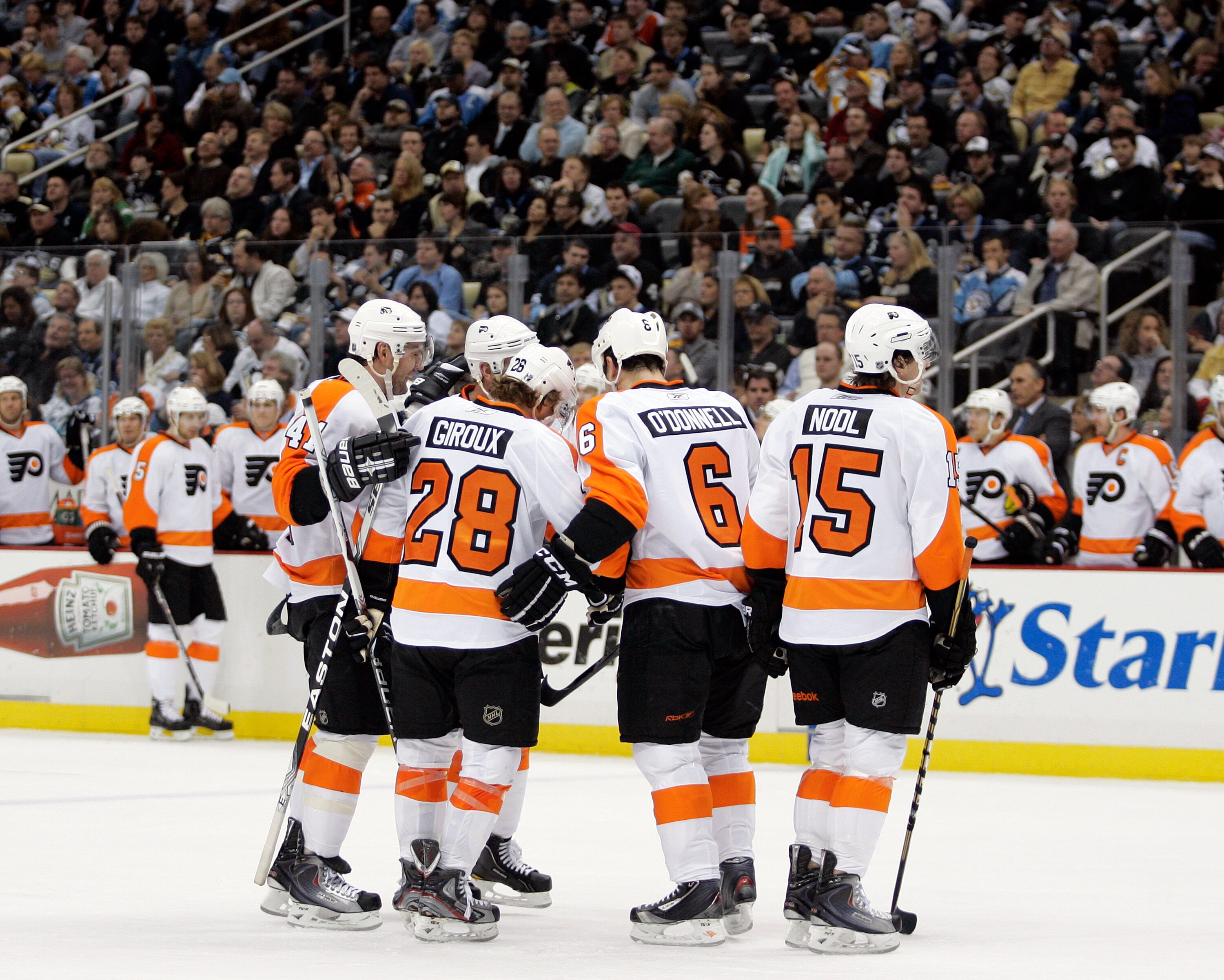 PITTSBURGH, PA - MARCH 29:  Claude Giroux #28 of the Philadelphia Flyers celebrates his second period goal against the Pittsburgh Penguins at Consol Energy Center on March 29, 2011 in Pittsburgh, Pennsylvania.  (Photo by Justin K. Aller/Getty Images)