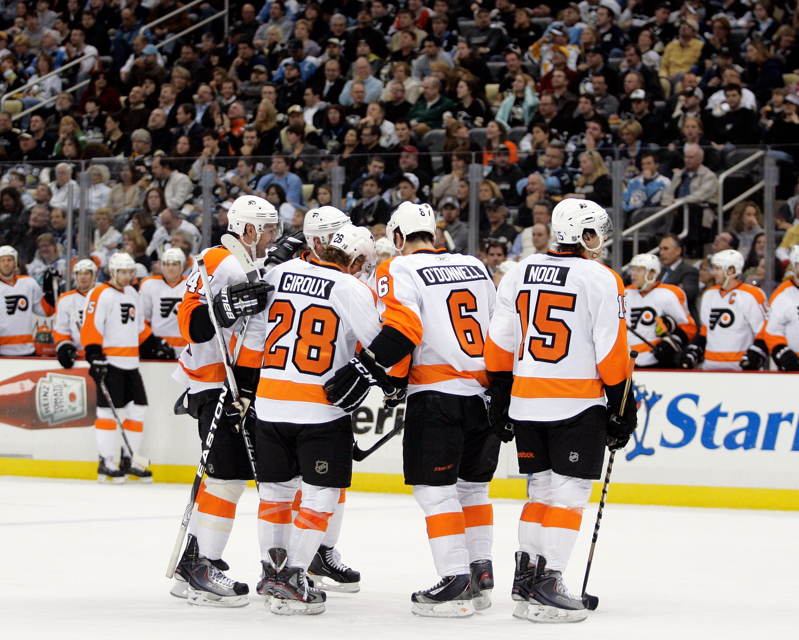 PITTSBURGH, PA - MARCH 29:  Claude Giroux #28 of the Philadelphia Flyers celebrates his second period goal against the Pittsburgh Penguins at Consol Energy Center on March 29, 2011 in Pittsburgh, Pennsylvania.  (Photo by Justin K. Aller/Getty Images)