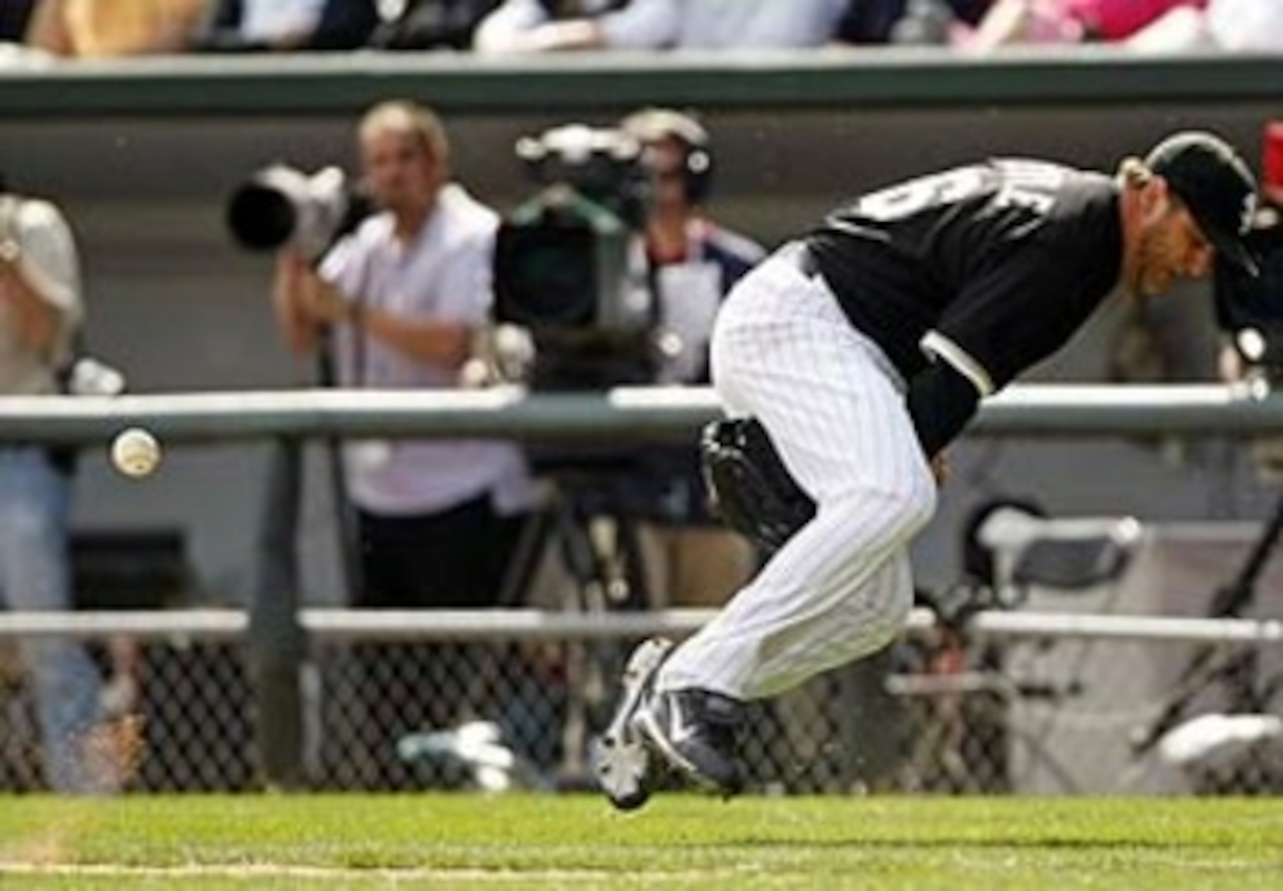Mark Buerhle kicked the 2010 season off with the play of the year on Opening Day.