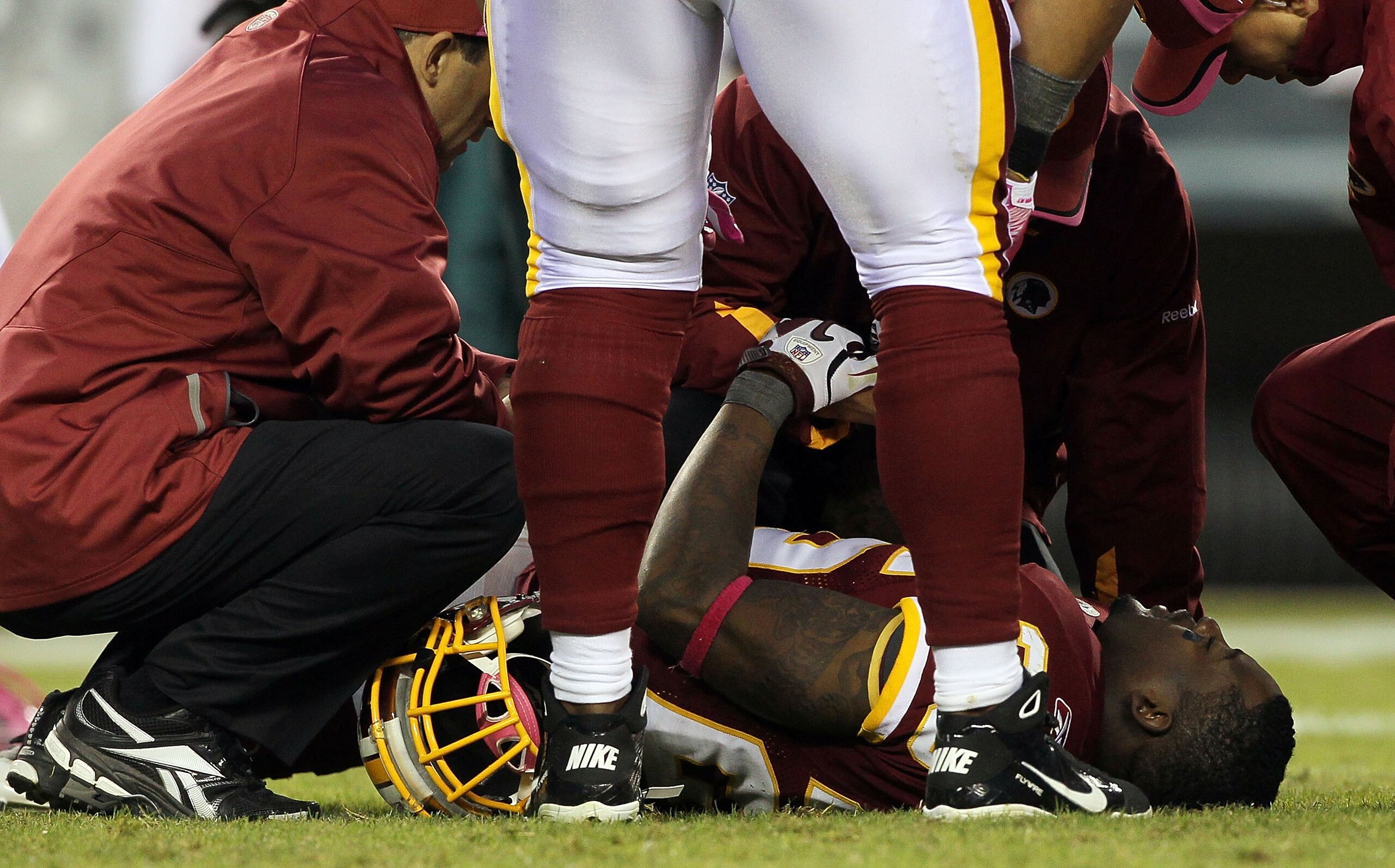 PHILADELPHIA - OCTOBER 03: Clinton Portis #26 of the Washington Redskins against the Philadelphia Eagles on October 3, 2010 at Lincoln Financial Field in Philadelphia, Pennsylvania. The Redskins defeated the Eagles 17-12. (Photo by Jim McIsaac/Getty Ima PHILADELPHIA - OCTOBER 03: Clinton Portis #26 of the Washington Redskins against the Philadelphia Eagles on October 3, 2010 at Lincoln Financial Field in Philadelphia, Pennsylvania. The Redskins defeated the Eagles 17-12. (Photo by Jim McIsaac/Getty Ima