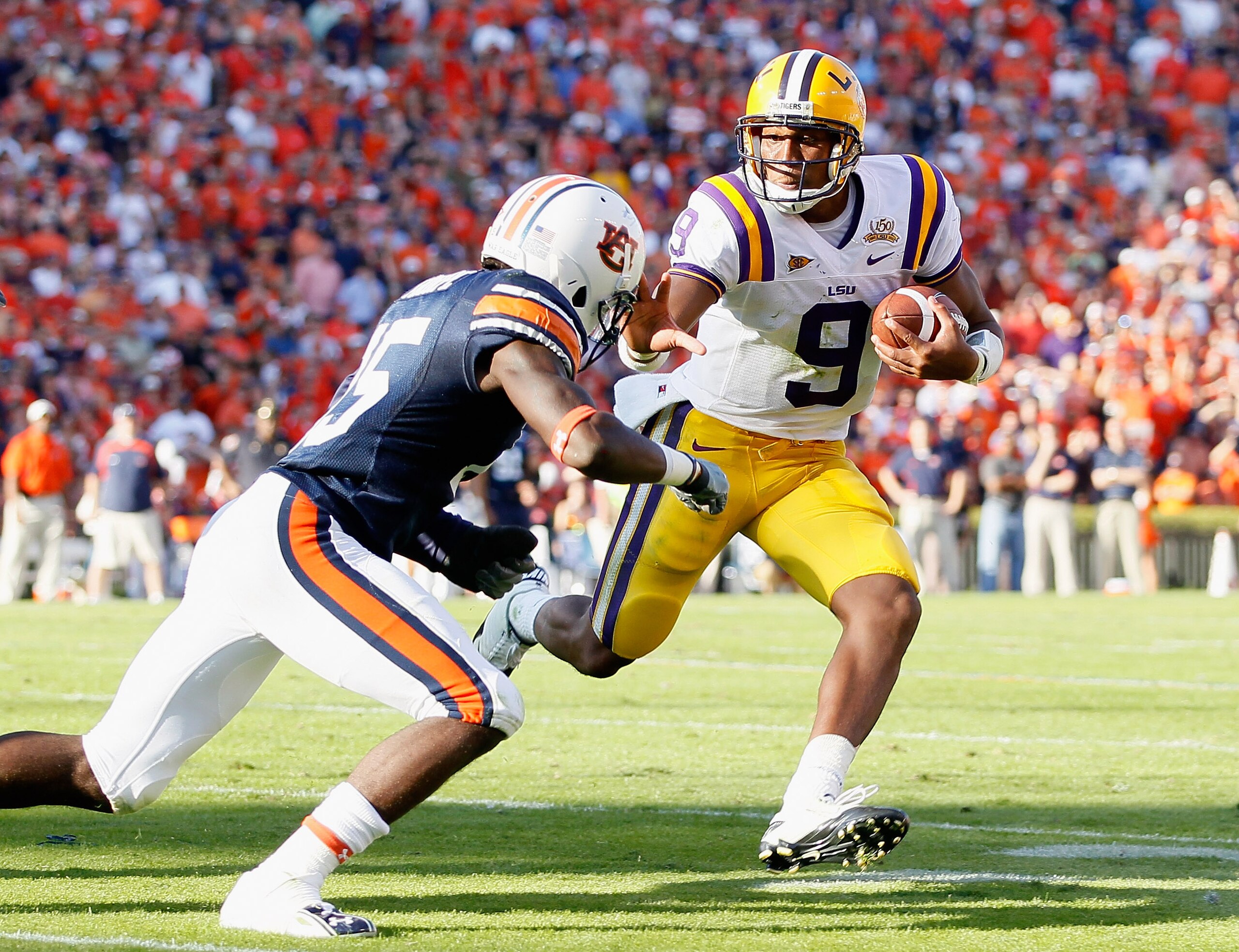 AUBURN, AL - OCTOBER 23: Quarterback Jordan Jefferson #9 of the LSU Tigers breaks a tackle by Neiko Thorpe #15 of the Auburn Tigers at Jordan-Hare Stadium on October 23, 2010 in Auburn, Alabama. (Photo by Kevin C. Cox/Getty Images) AUBURN, AL - OCTOBER 23: Quarterback Jordan Jefferson #9 of the LSU Tigers breaks a tackle by Neiko Thorpe #15 of the Auburn Tigers at Jordan-Hare Stadium on October 23, 2010 in Auburn, Alabama. (Photo by Kevin C. Cox/Getty Images)