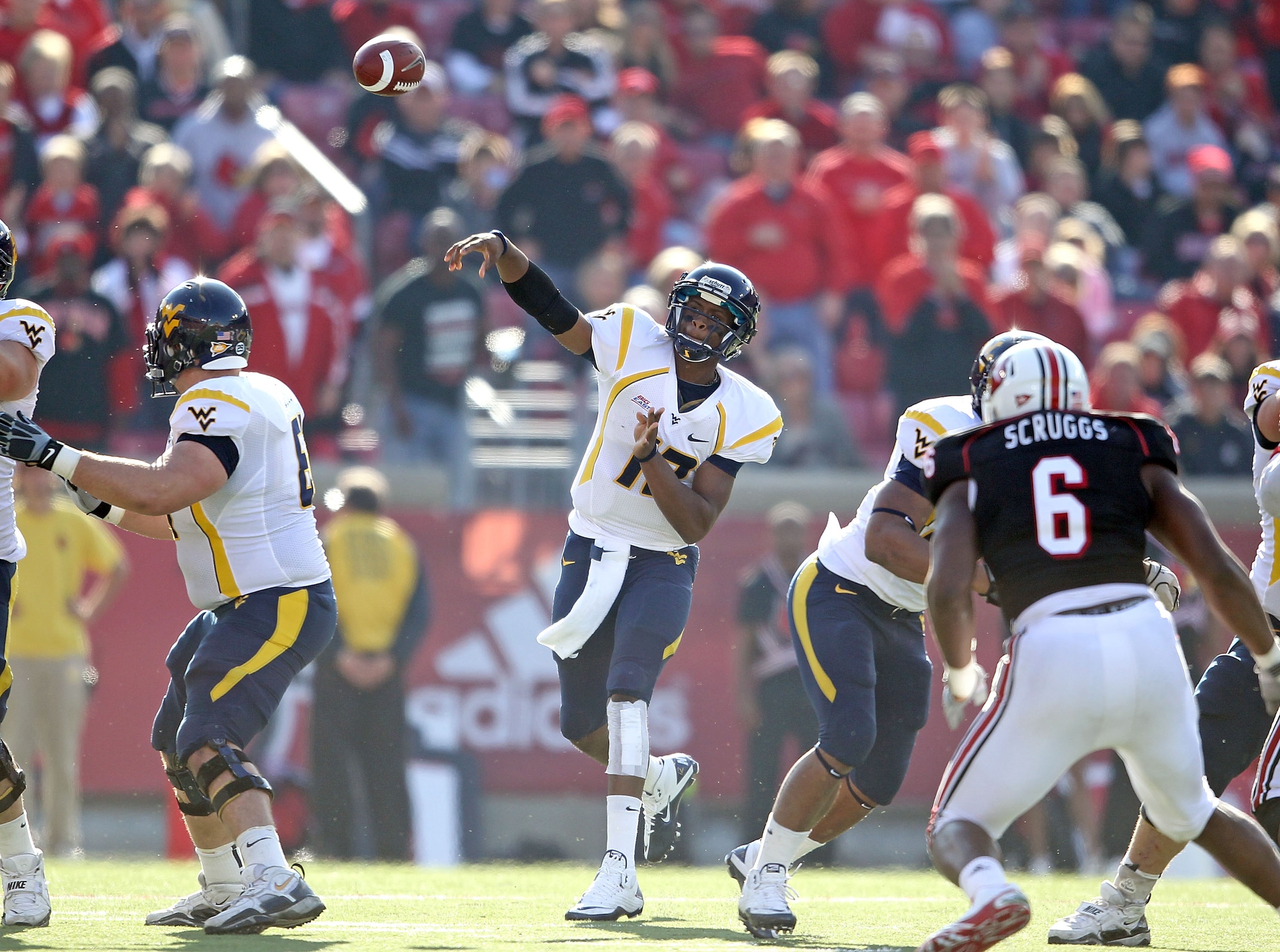 LOUISVILLE, KY - NOVEMBER 20:  Geno Smith#12 of the West Virginia Mountaineers throws a pass during the Big East Conference game against the Louisville Cardinals at Papa John's Cardinal Stadium on November 20, 2010 in Louisville, Kentucky.  (Photo by Andy