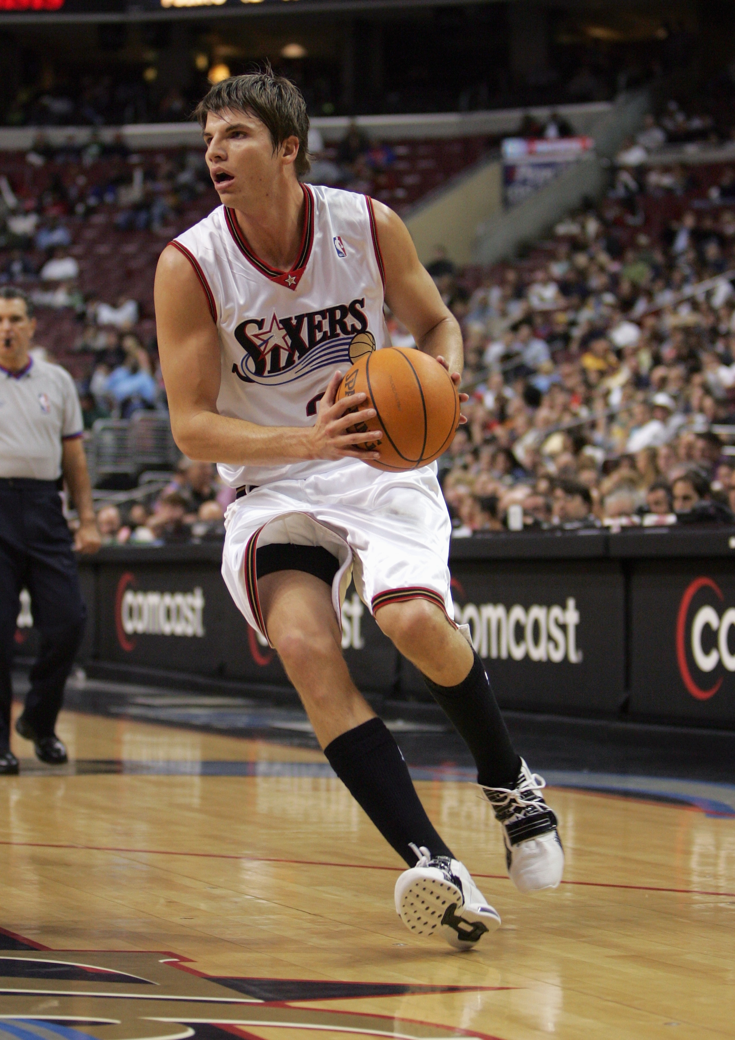 PHILADELPHIA - NOVEMBER 15:  Kyle Korver #26 of the Philadelphia 76ers moves the ball during the game with the Toronto Raptors on November 15, 2005 at the Wachovia Center in Philadelphia, Pennsylvania. The Sixers won 121-115. NOTE TO USER: User expressly