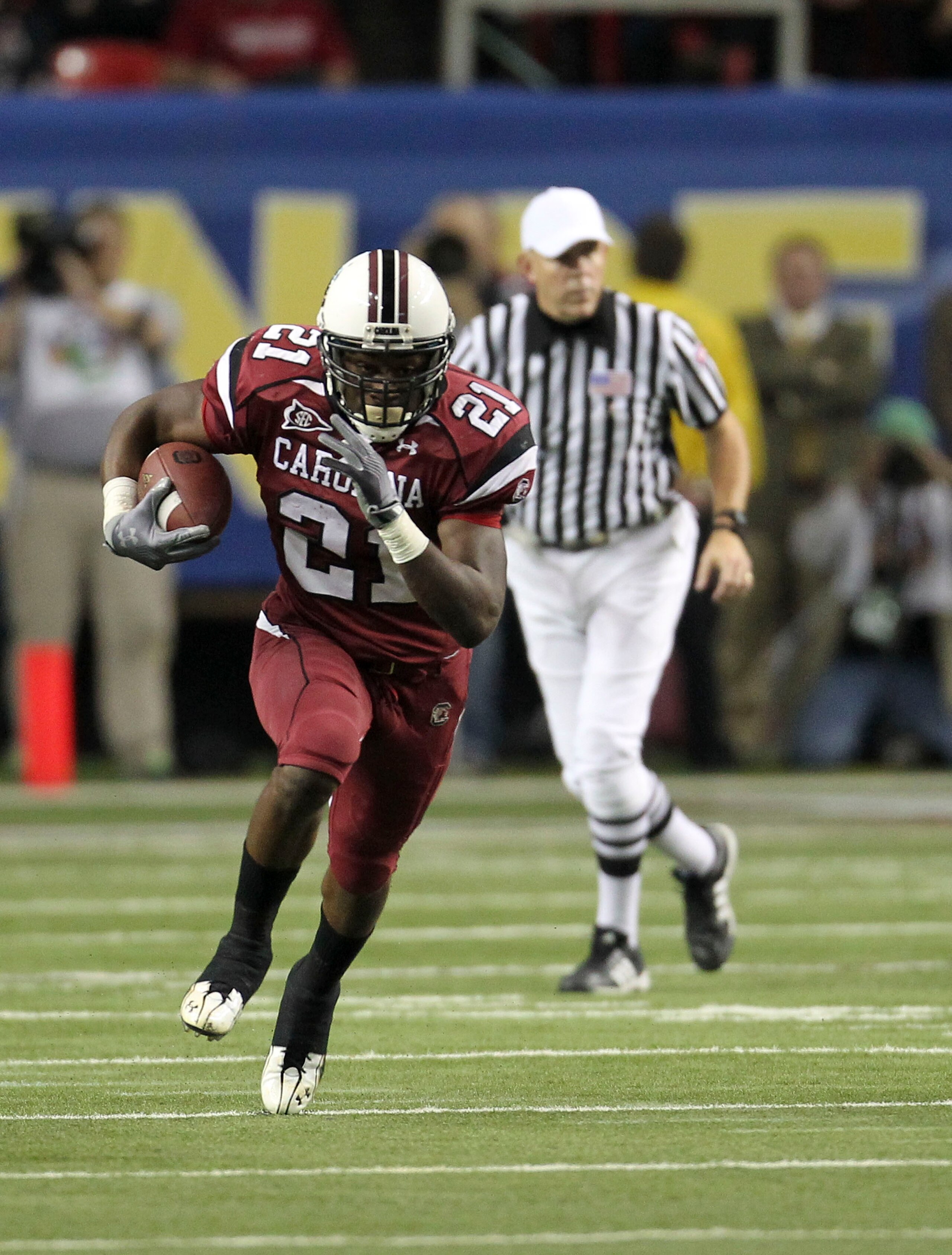 ATLANTA - DECEMBER 4:  Running back Marcus Lattimore #21 of the South Carolina Gamecocks runs with the ball during the 2010 SEC Championship against the Auburn Tigers at Georgia Dome on December 4, 2010 in Atlanta, Georgia. (Photo by Mike Zarrilli/Getty I