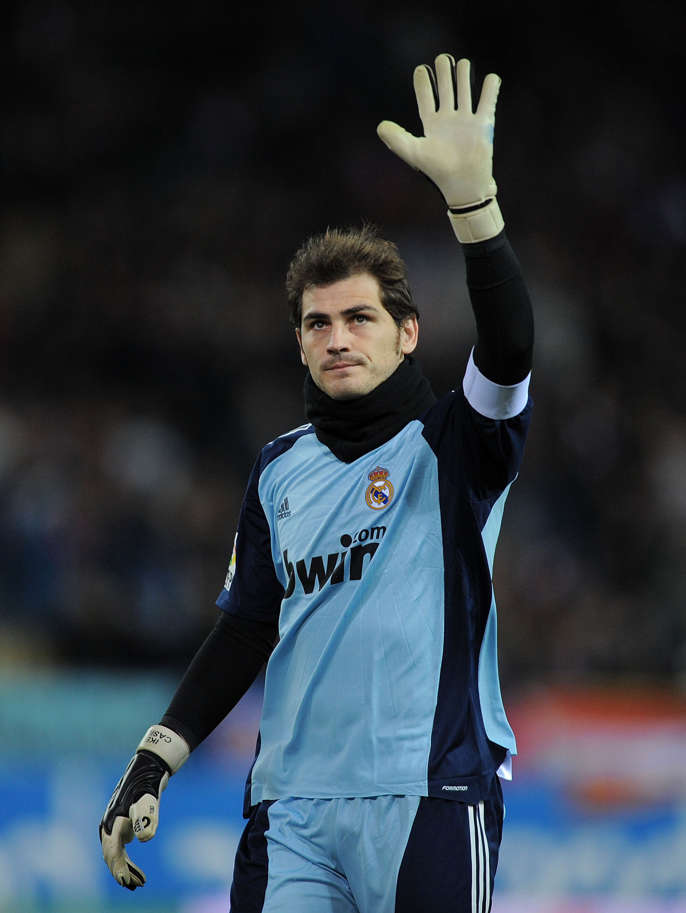 MADRID, SPAIN - JANUARY 20:  Iker Casillas of Real Madrid waves to Real fans during the Copa del Rey quarter final second leg match between Atletico Madrid and Real Madrid at Vicente Calderon Stadium on January 20, 2011 in Madrid, Spain.  (Photo by Denis