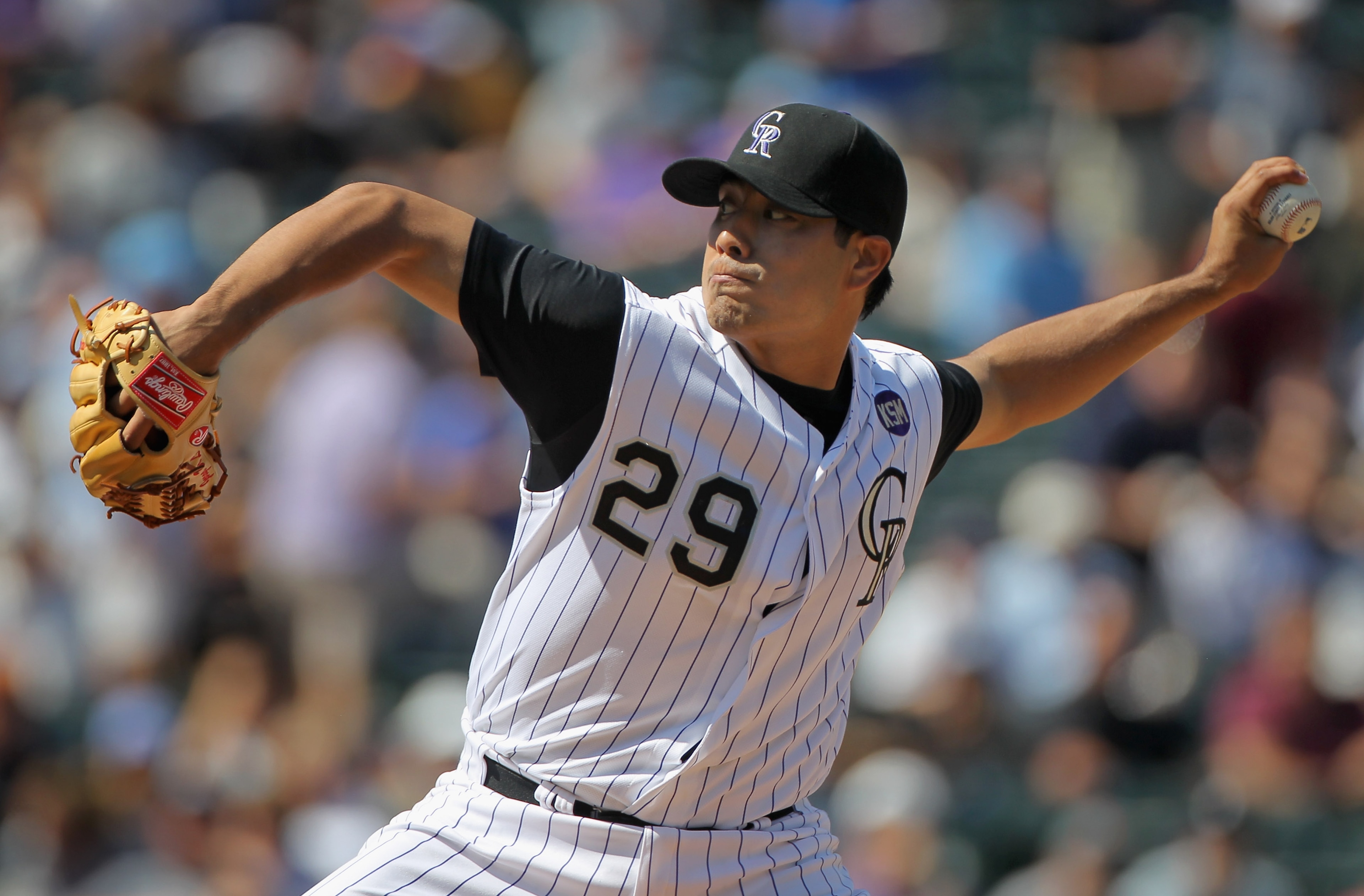 DENVER - SEPTEMBER 15:  Starting pitcher Jorge De La Rosa #29 of the Colorado Rockies delivers against the San Diego Padres at Coors Field on September 15, 2010 in Denver, Colorado.  (Photo by Doug Pensinger/Getty Images)