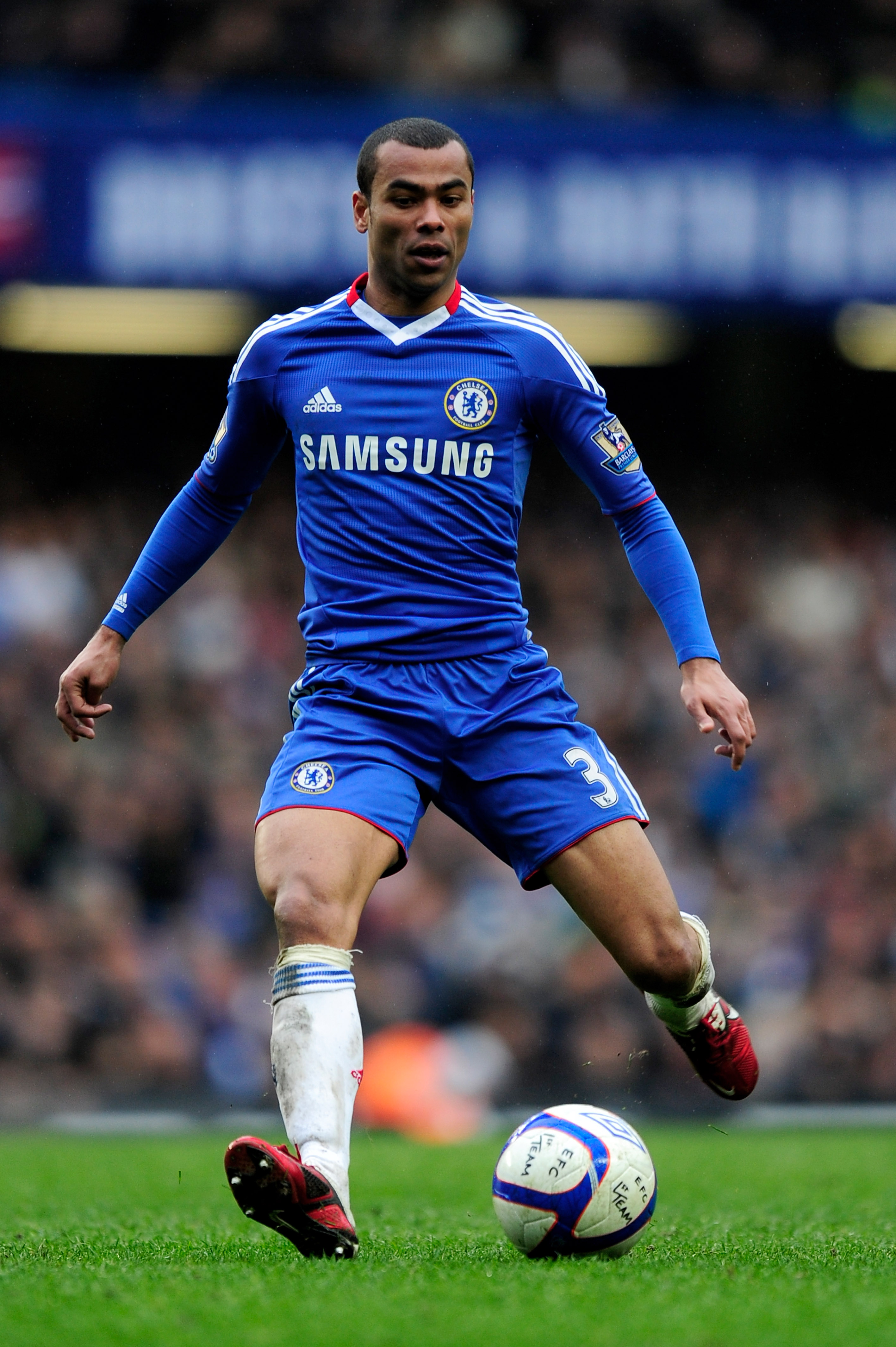 LONDON, ENGLAND - FEBRUARY 19:  Ashley Cole of Chelsea runs with the ball during the FA Cup sponsored by E.ON 4th round replay match between Chelsea and Everton at Stamford Bridge on February 19, 2011 in London, England.  (Photo by Jamie McDonald/Getty Im