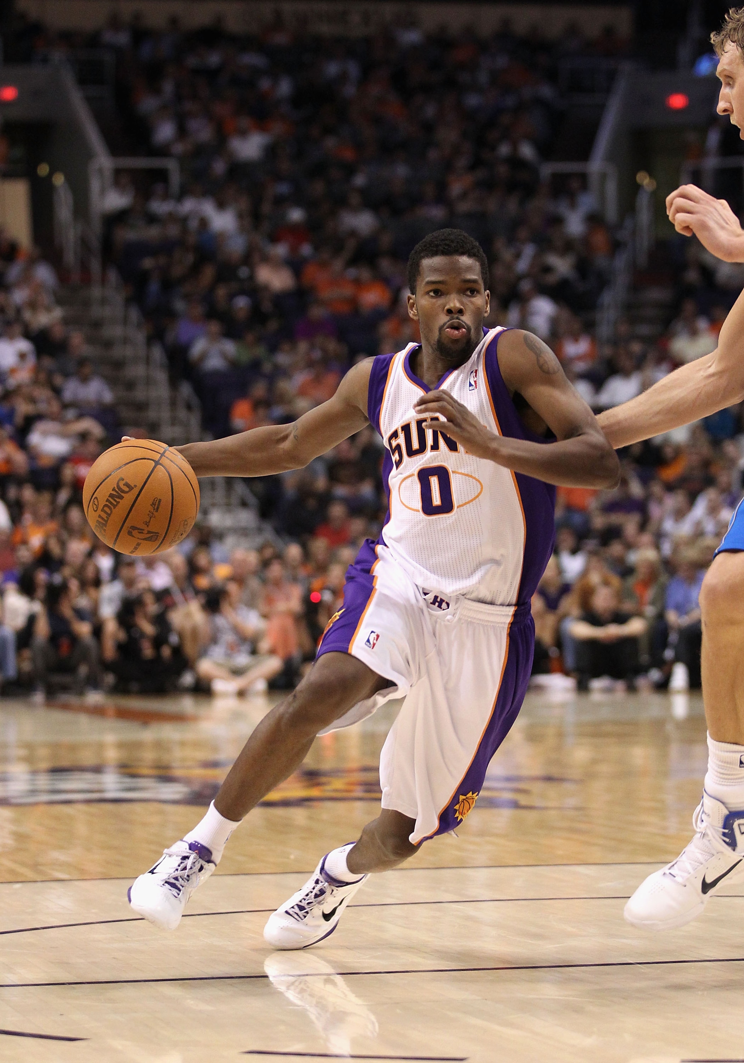 PHOENIX, AZ - MARCH 27:  Aaron Brooks #0 of the Phoenix Suns handles the ball against the Dallas Mavericks during the NBA game at US Airways Center on March 27, 2011 in Phoenix, Arizona.  The Mavericks defeated the Suns 91-83. NOTE TO USER: User expressly