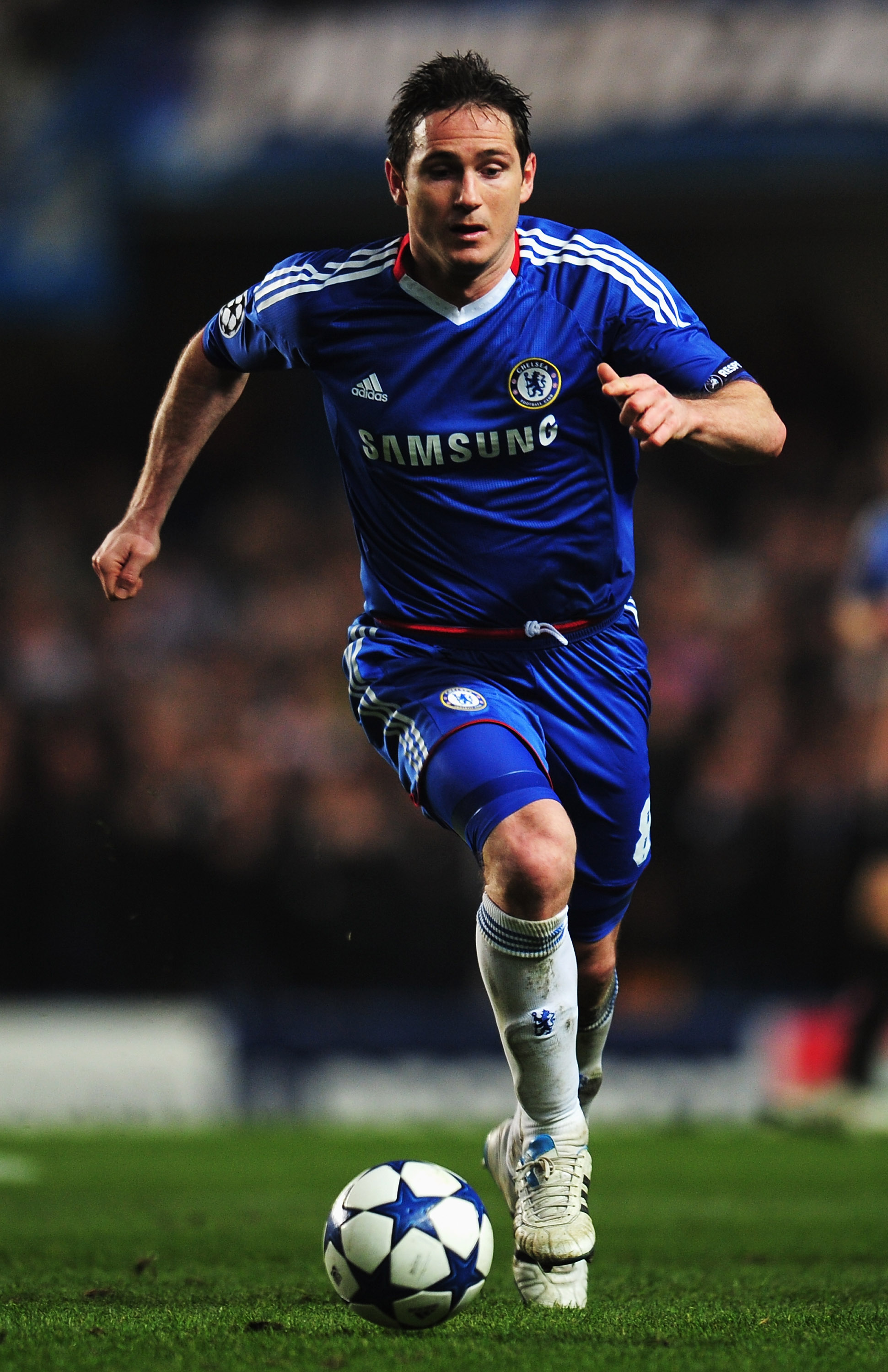 LONDON, UNITED KINGDOM - MARCH 16:  Frank Lampard of Chelsea runs with the ball during the UEFA Champions League round of sixteen second leg match between Chelsea and FC Copenhagen at Stamford Bridge on March 16, 2011 in London, England.  (Photo by Shaun 