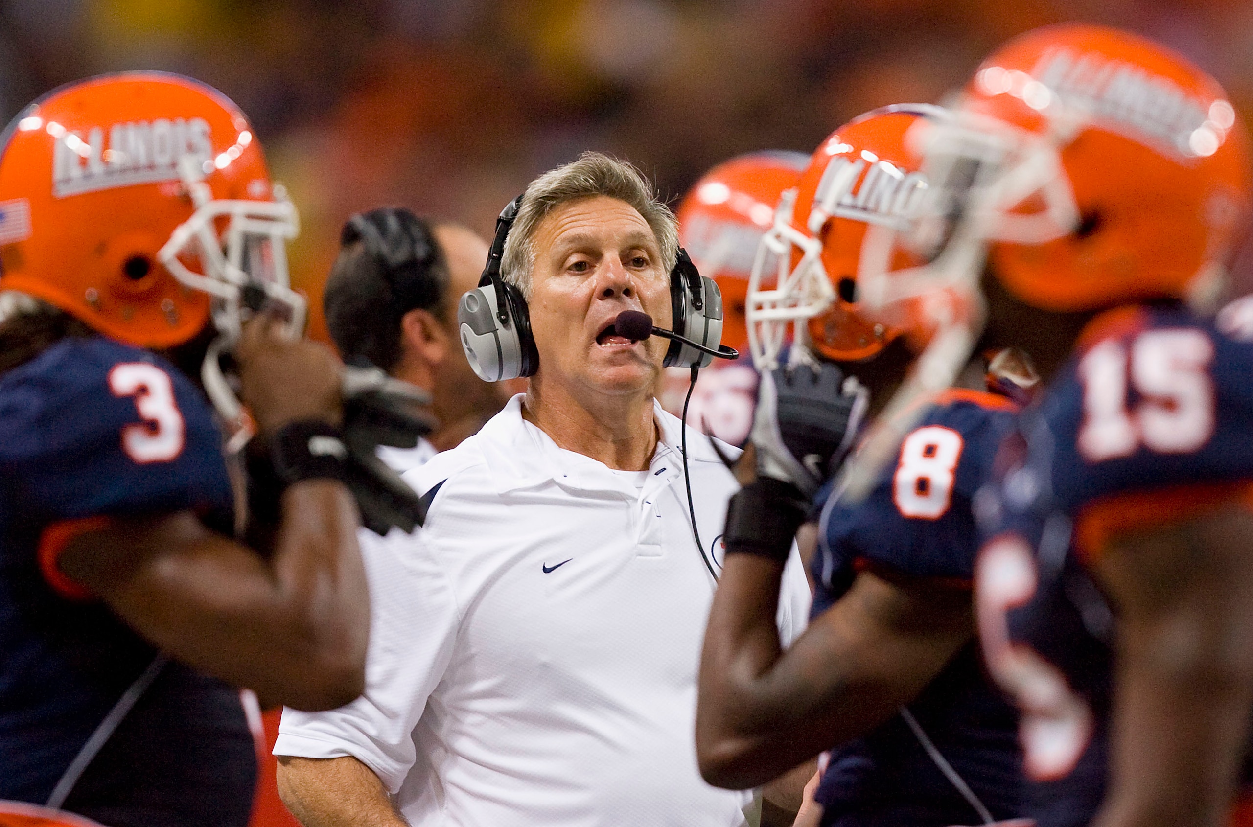ST. LOUIS, MO - SEPTEMBER 5: Head coach Ron Zook of the University of Illinois Fighting Illini directs his team against the University of Missouri Tigers during the State Farm Arch Rivalry on September 5, 2009 at the Edward Jones Dome in St. Louis, Missou