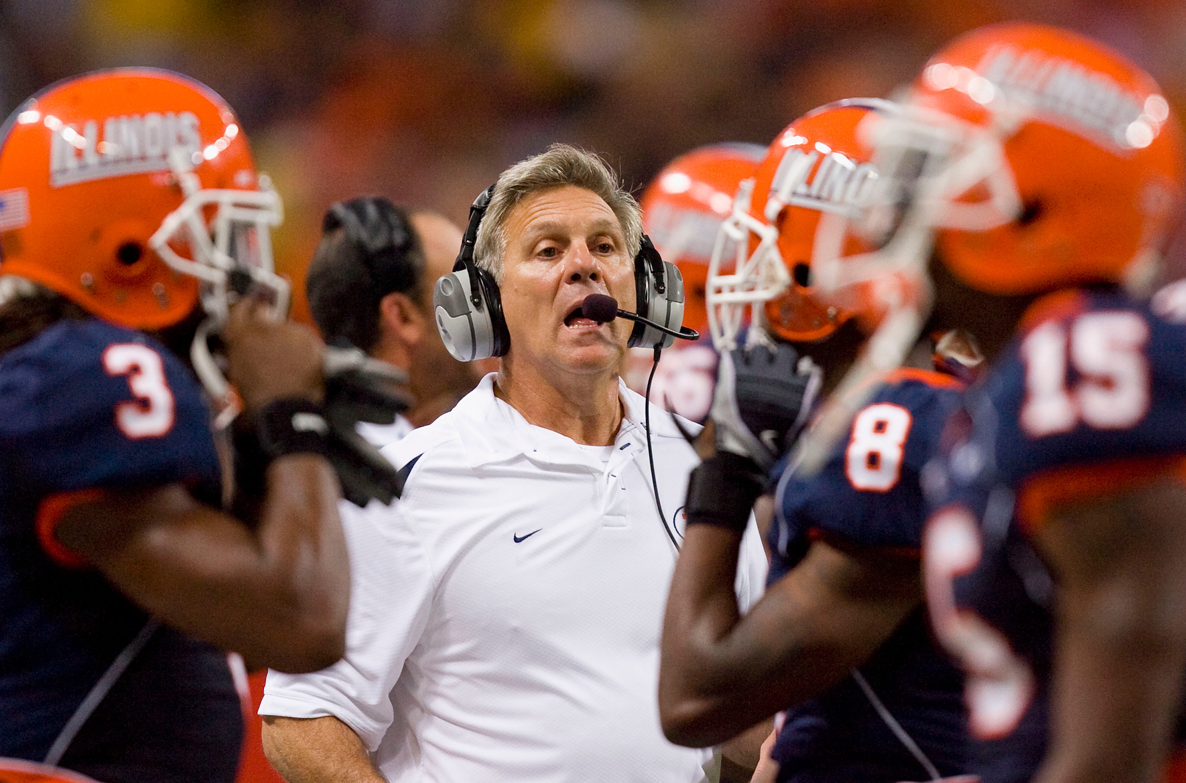 ST. LOUIS, MO - SEPTEMBER 5: Head coach Ron Zook of the University of Illinois Fighting Illini directs his team against the University of Missouri Tigers during the State Farm Arch Rivalry on September 5, 2009 at the Edward Jones Dome in St. Louis, Missou