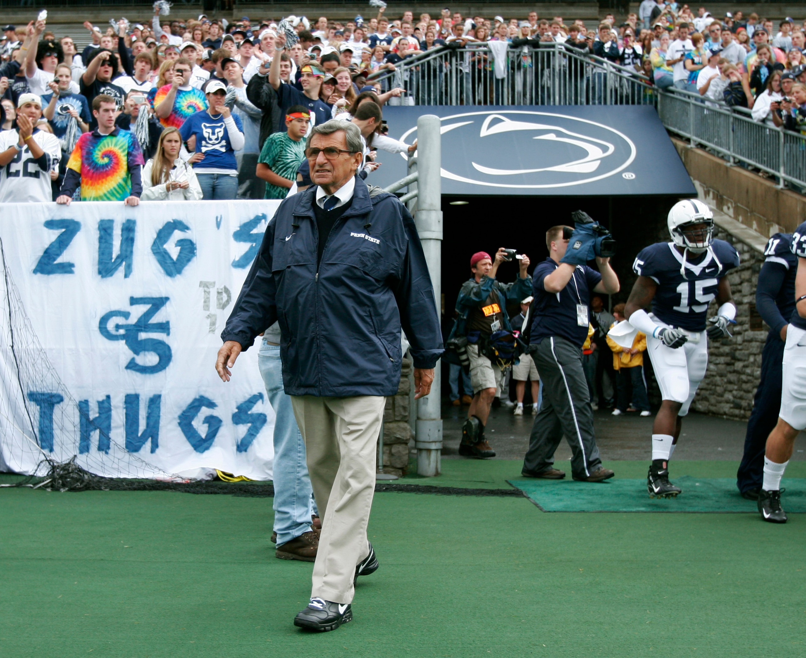 STATE COLLEGE, PA - SEPTEMBER 12: Head coach Joe Paterno of the Penn State Nittany Lions walks on to the field before the start of their game against the Syracuse Orangemen  at Beaver Stadium  September 12, 2009 in State College, Pennsylvania.  (Photo by