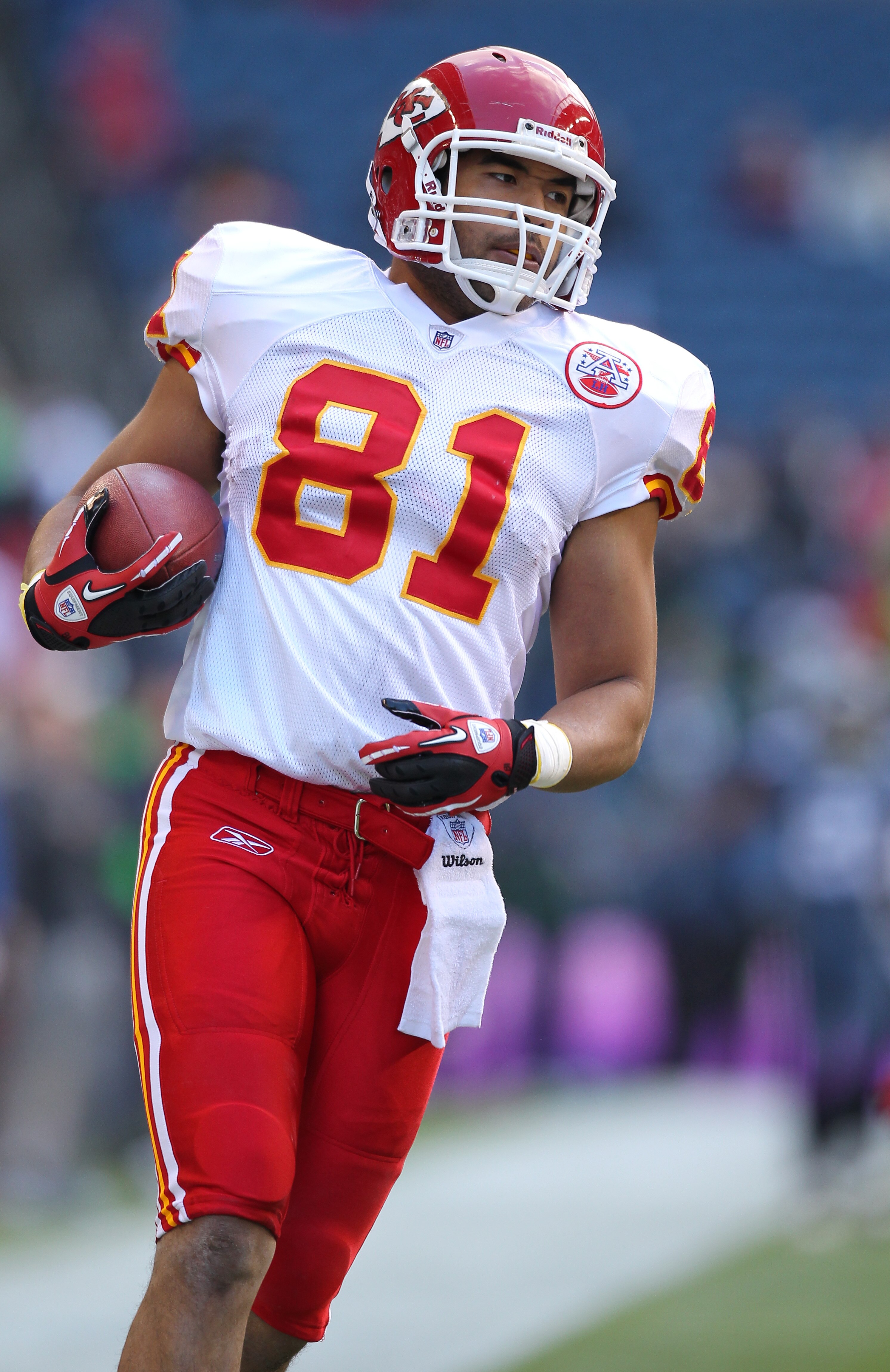 SEATTLE, WA - NOVEMBER 28:  Tight end Tony Moeaki #81 of the Kansas City Chiefs warms up prior to the game against the Seattle Seahawks at Qwest Field on November 28, 2010 in Seattle, Washington. (Photo by Otto Greule Jr/Getty Images)