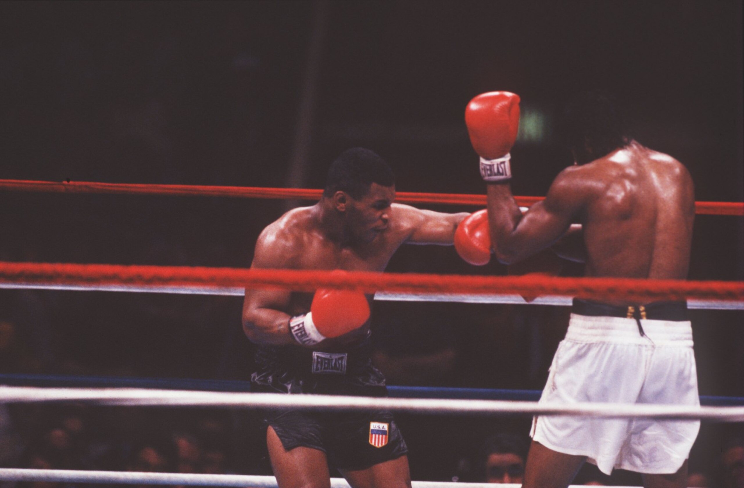 20 MAY 1986:  MITCH GREEN ATTEMPTS TO COVER UP AS MIKE TYSON UNLEASHES AN ASSAULT DURING THEIR HEAVYWEIGHT BOXING FIGHT IN NEW YORK. Mandatory Credit: David Cannon/ALLSPORT