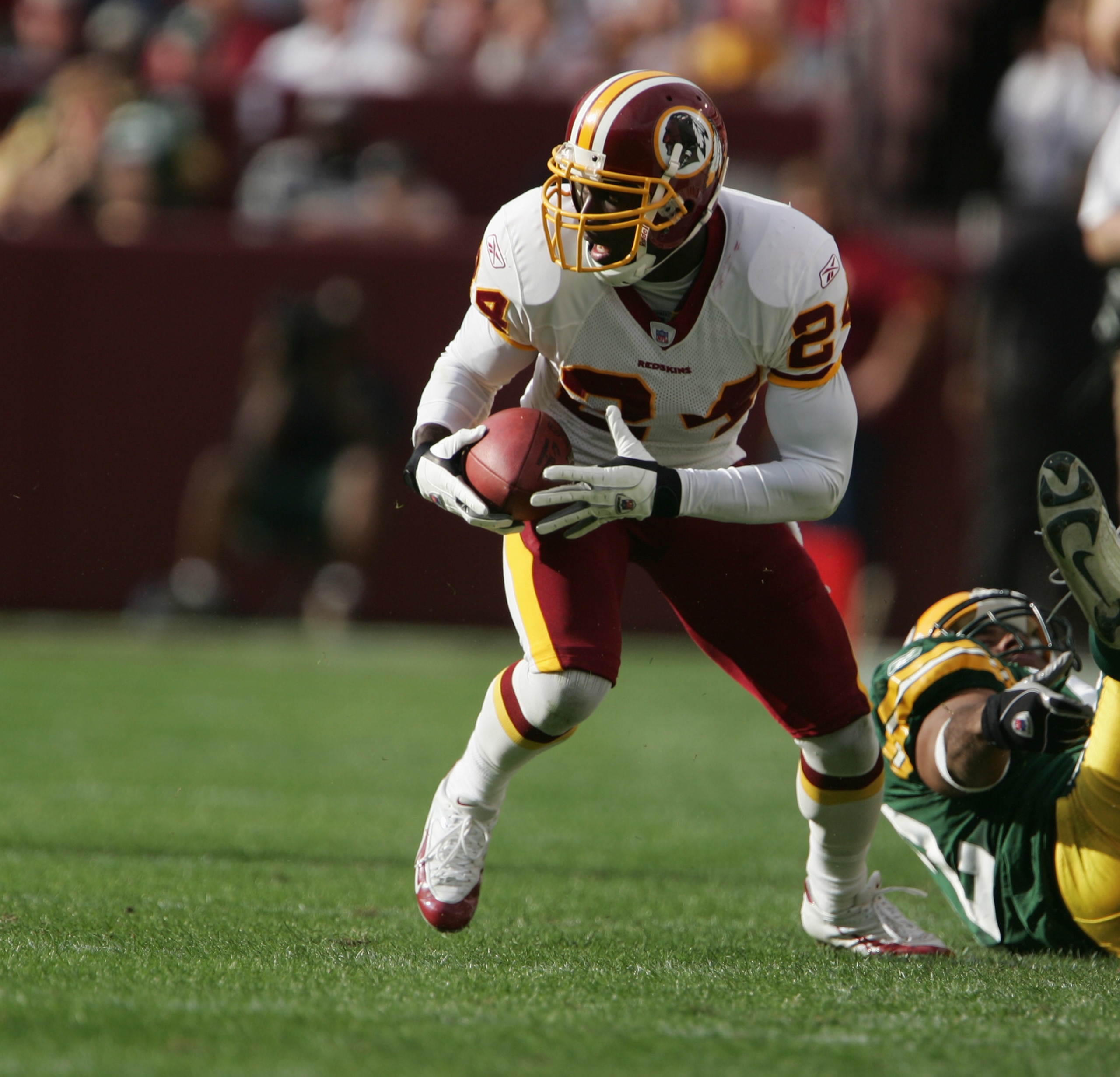 LANDOVER, MD - OCTOBER 31:  Shawn Springs #24 of the Washington Redskins runs the ball against the Green Bay Packers at FedEx Field on October 31, 2004 in Landover, Maryland. The Packers defeated the Redskins 28-14. (Photo by Doug Pensinger/Getty Images)