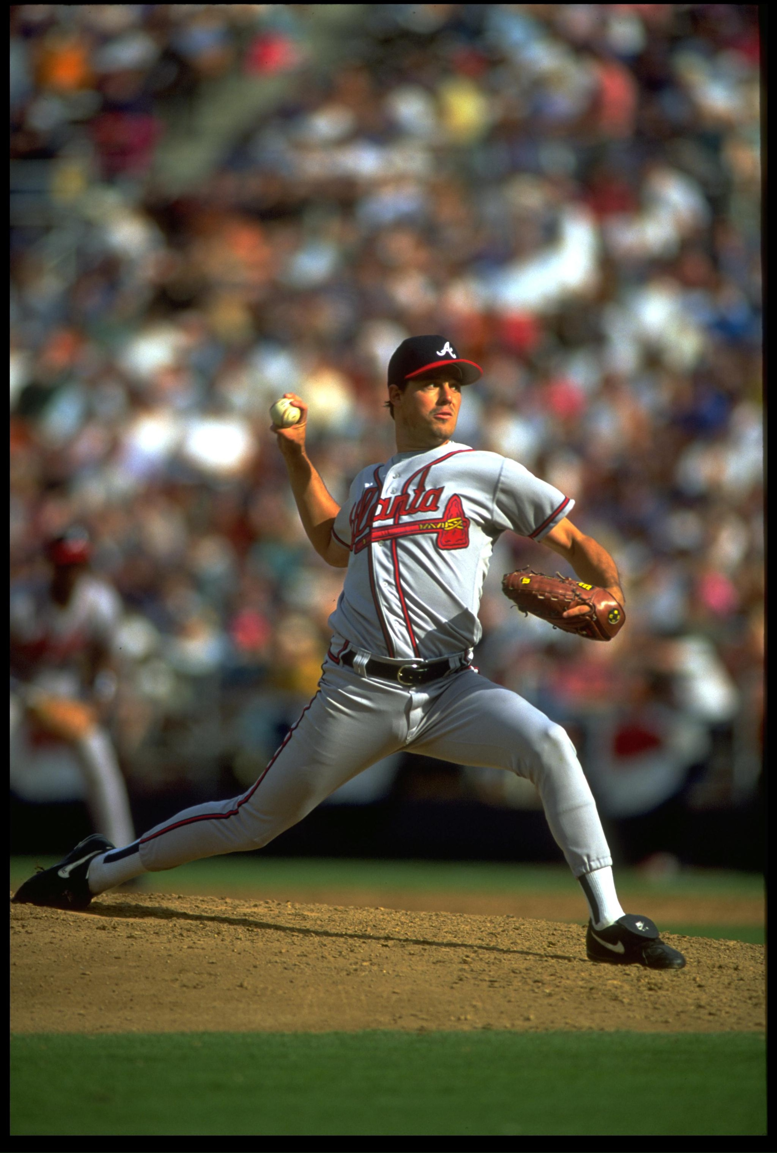 4 APR 1993:  ATLANTA BRAVES PITCHER GREG MADDUX STEPS TO THROW DURING THE BRAVES VERSUS SAN DIEGO PADRES GAME AT JACK MURPHY STADIUM IN SAN DIEGO, CALIFORNIA.  MANDATORY CREDIT:  STEPHEN DUNN/ALLSPORT