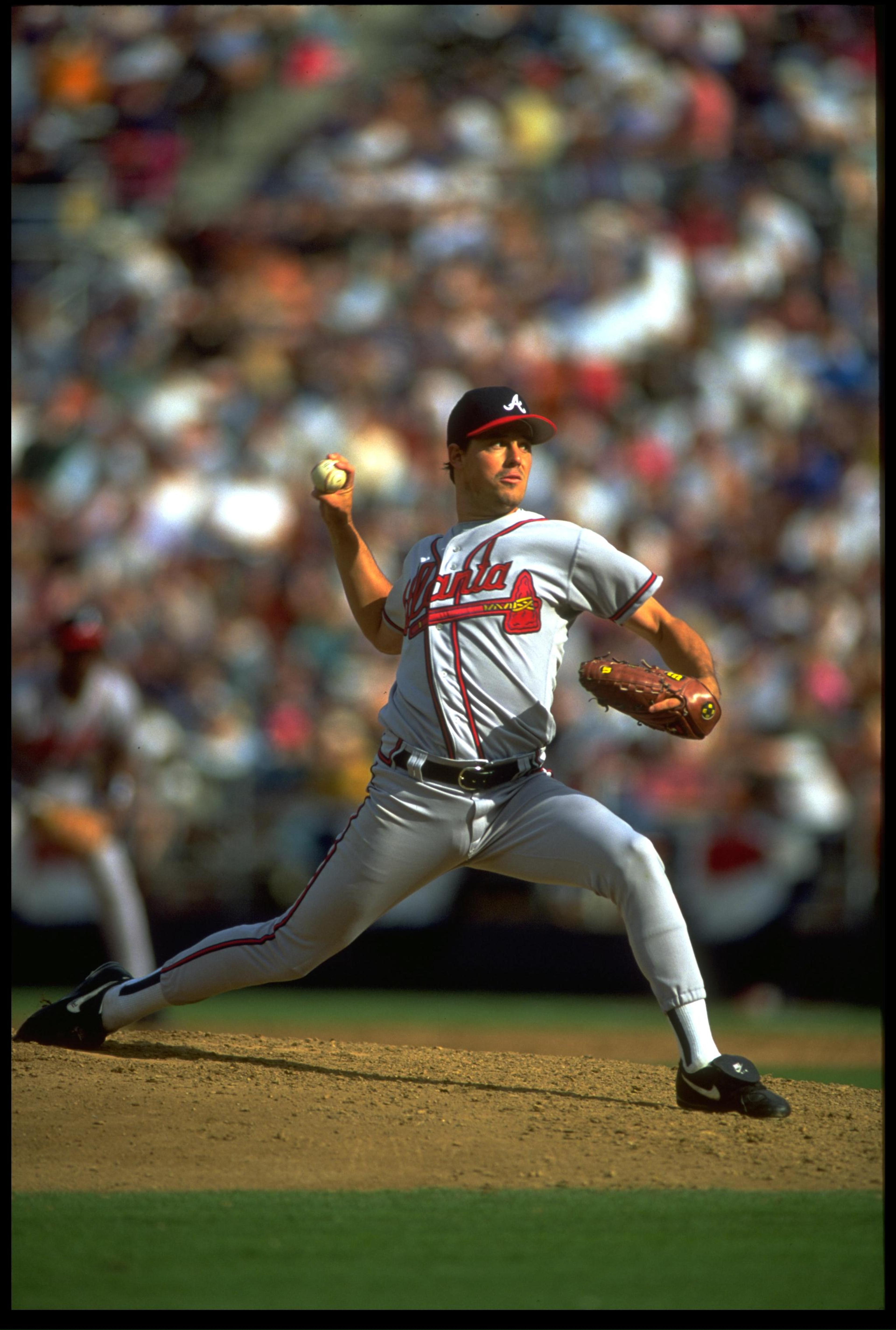 4 APR 1993:  ATLANTA BRAVES PITCHER GREG MADDUX STEPS TO THROW DURING THE BRAVES VERSUS SAN DIEGO PADRES GAME AT JACK MURPHY STADIUM IN SAN DIEGO, CALIFORNIA.  MANDATORY CREDIT:  STEPHEN DUNN/ALLSPORT