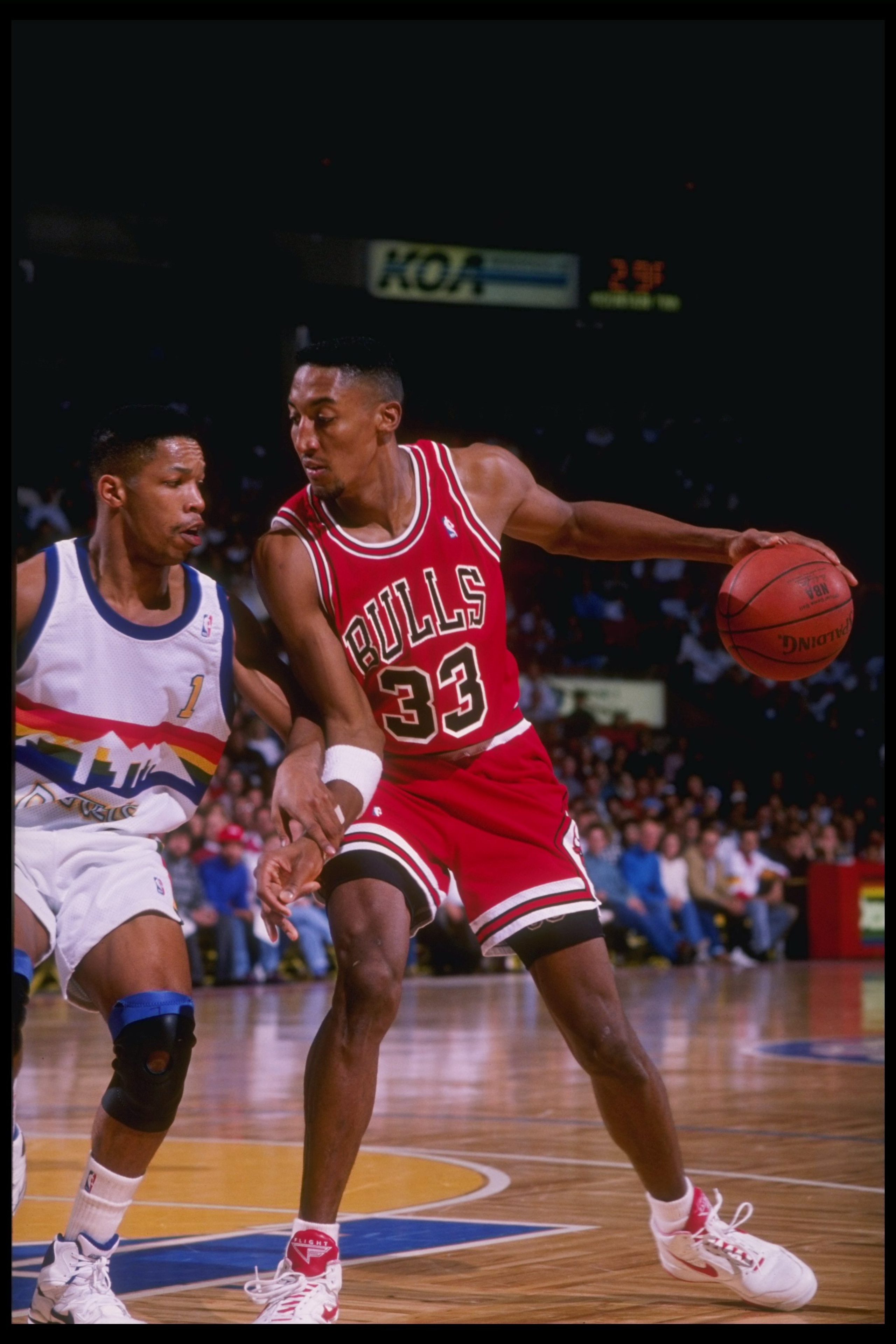 23 Nov 1991: Forward Scottie Pippen of the Chicago Bulls in action during a game against the Denver Nuggets at the McNichols Sports Arena in Denver, Colorado.