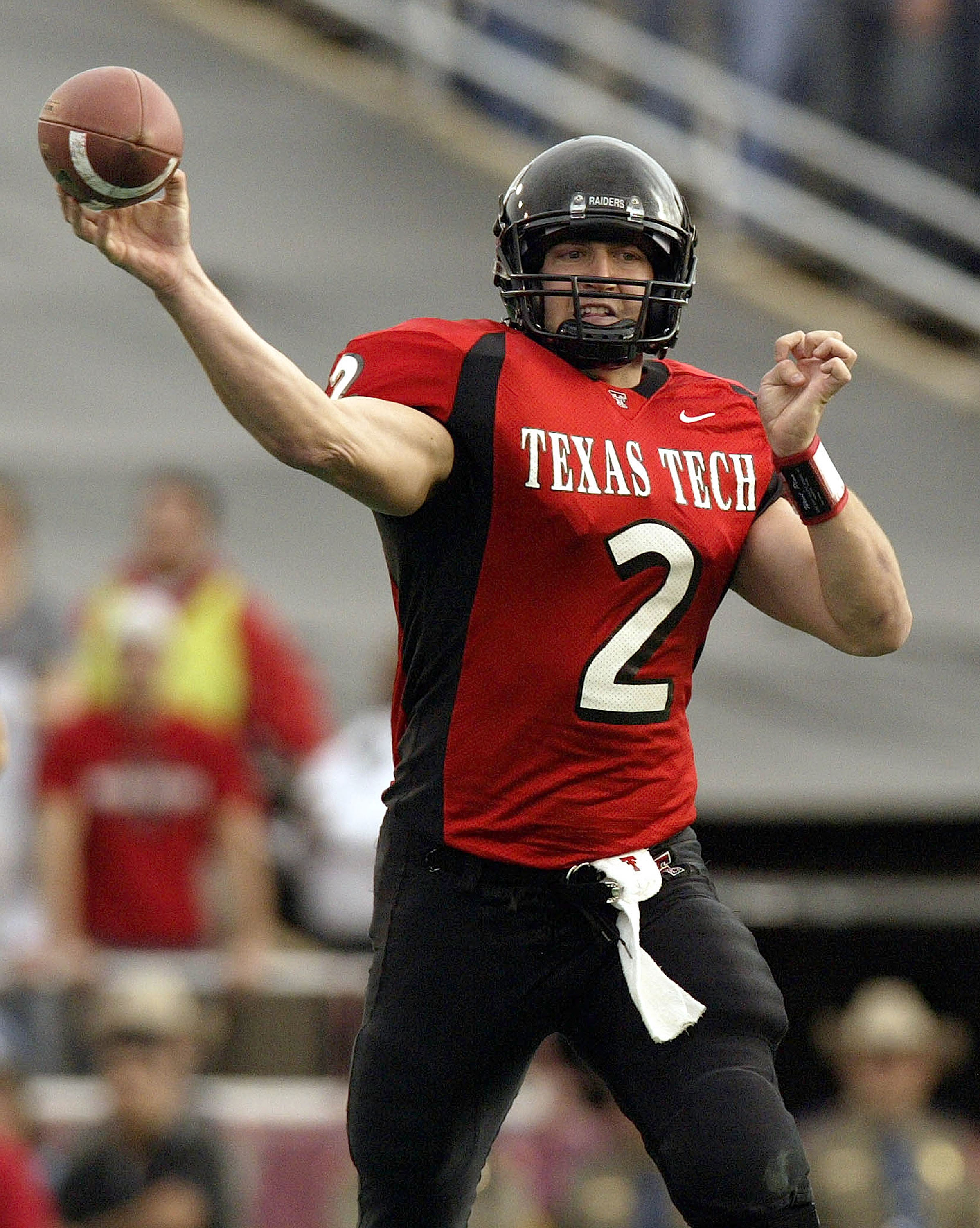 LUBBOCK, TX -NOVEMBER 22:  Quarterback B.J. Symons #2 of the Texas Tech Red Raiders drops back to pass against the Oklahoma Sooners on November 22, 2003 at Jones SBC Stadium in Lubbock, Texas.  (Photo by Ronald Martinez/Getty Images)