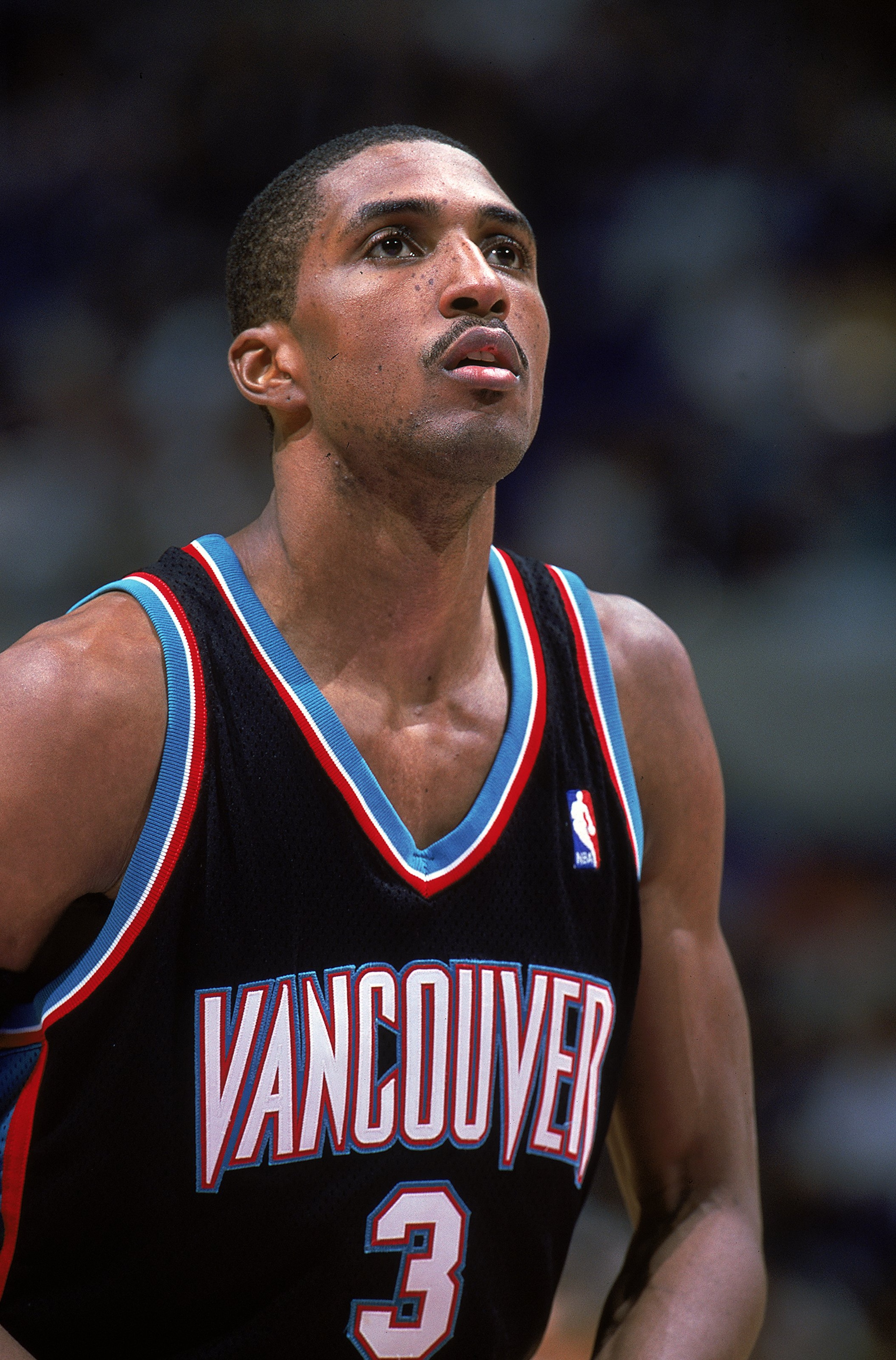 3 Nov 1999: Shareef Abdur Rahim #3 of the Vancouver Grizzlies looks to make a free throw during a game against the Los Angeles Lakers at the Staples Center in Los Angeles, California. The Lakers defeated the Grizzlies 103-88.