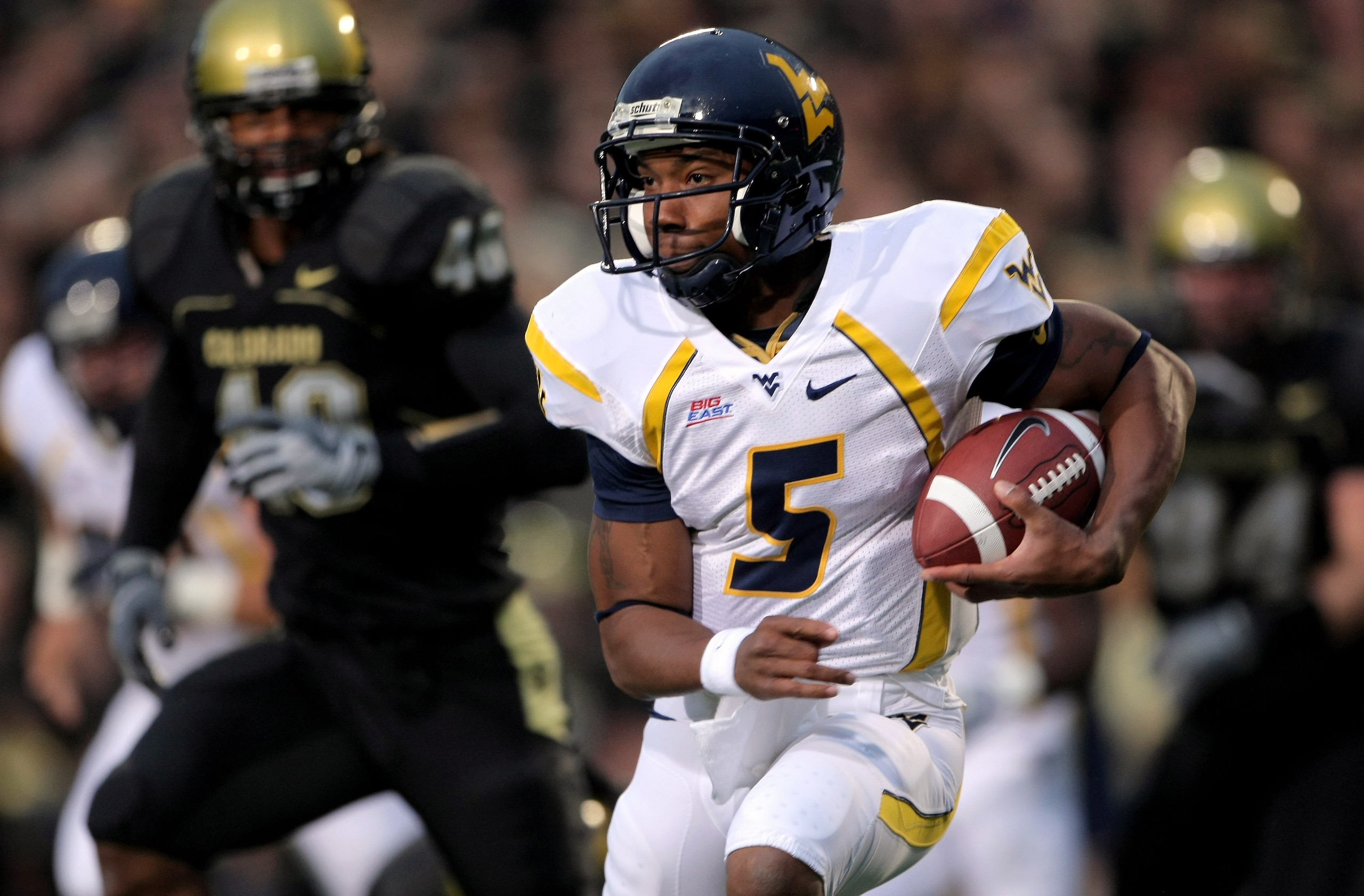 BOULDER, CO - SEPTEMBER 18:  Quarterback Pat White #5 of the West Virginia Mountaineers rushes against the Colorado Buffaloes in the first quarter at Folsom Field on September 18, 2008 in Boulder, Colorado.  (Photo by Doug Pensinger/Getty Images)