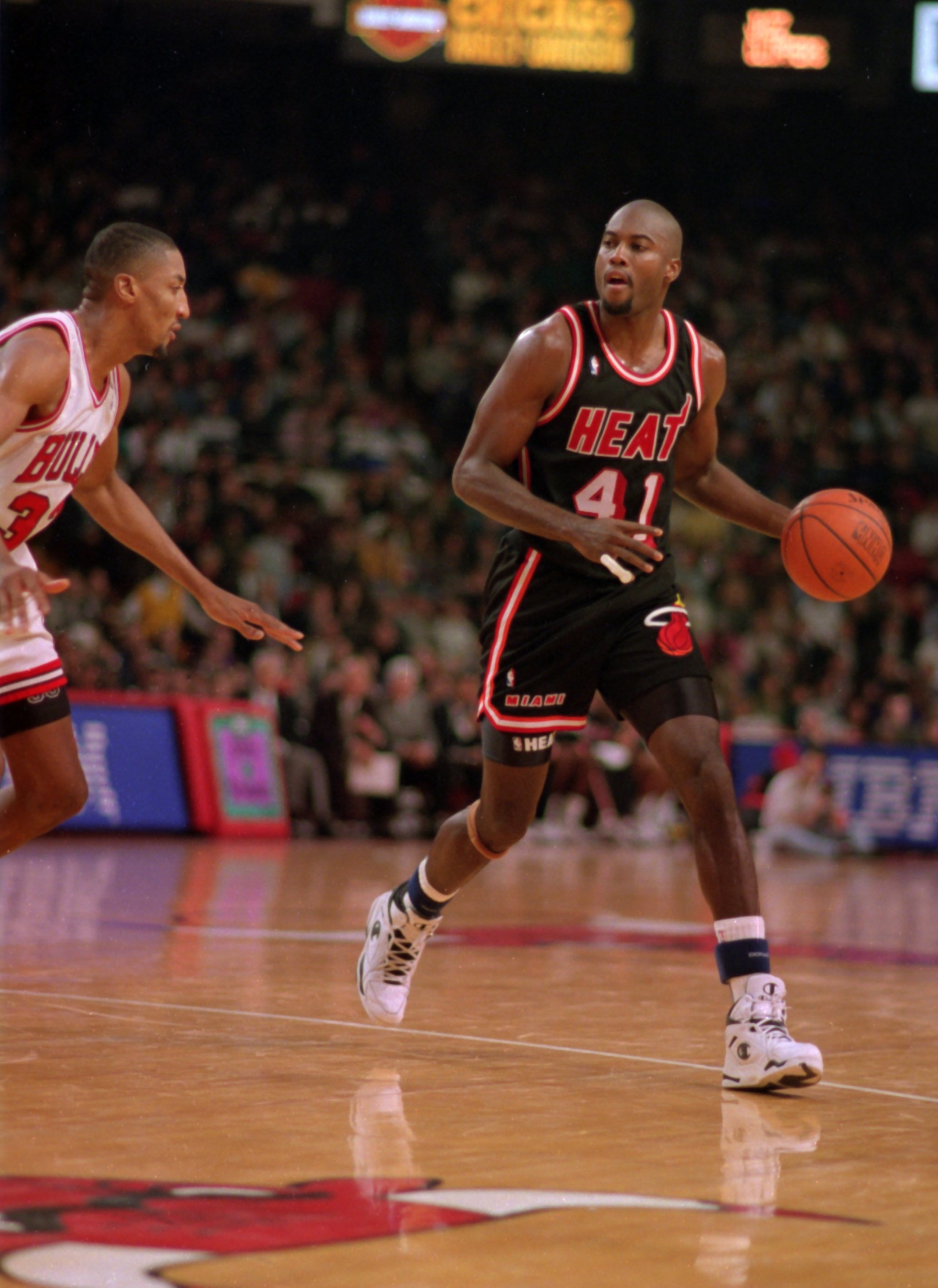 16 FEB 1994:  MIAMI HEAT FORWARD GLEN RICE, RIGHT, DRIBBLES DOWN COURT DURING THE HEAT 109-101 WIN OVER THE CHICAGO BULLS AT THE UNITED CENTER IN CHICAGO, ILLINOIS. Mandatory Credit: Jonathan Daniel/ALLSPORT