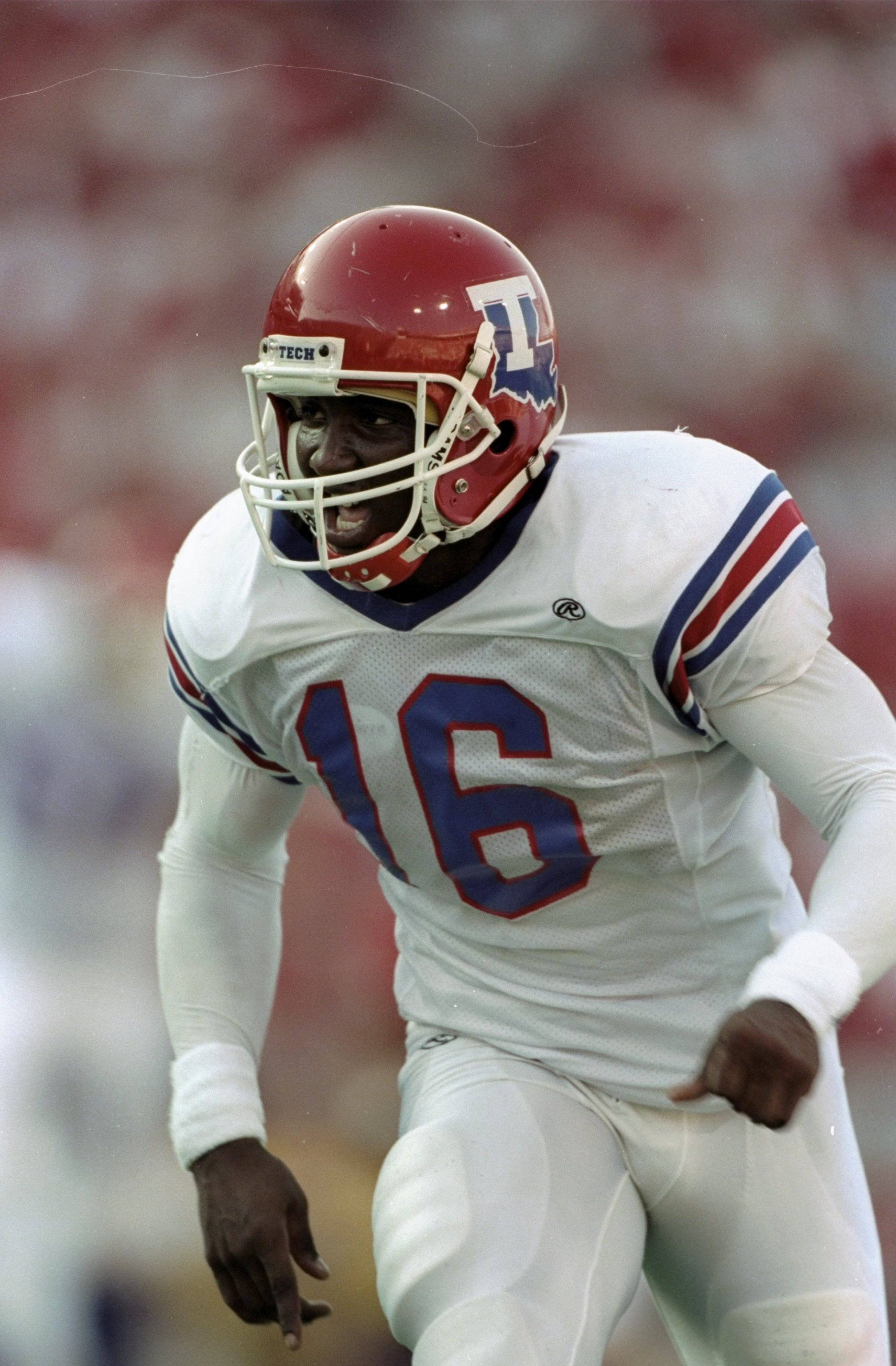 29 Aug 1998:  Wide receiver Troy Edwards #16 of the Louisiana Tech Bulldogs in action during the Eddie Robinson Classic game against the Nebraska Cornhuskers at Tom Osborne Field in Lincoln, Nebraska. The Cornhuskers defeated the Bulldogs 56-27.