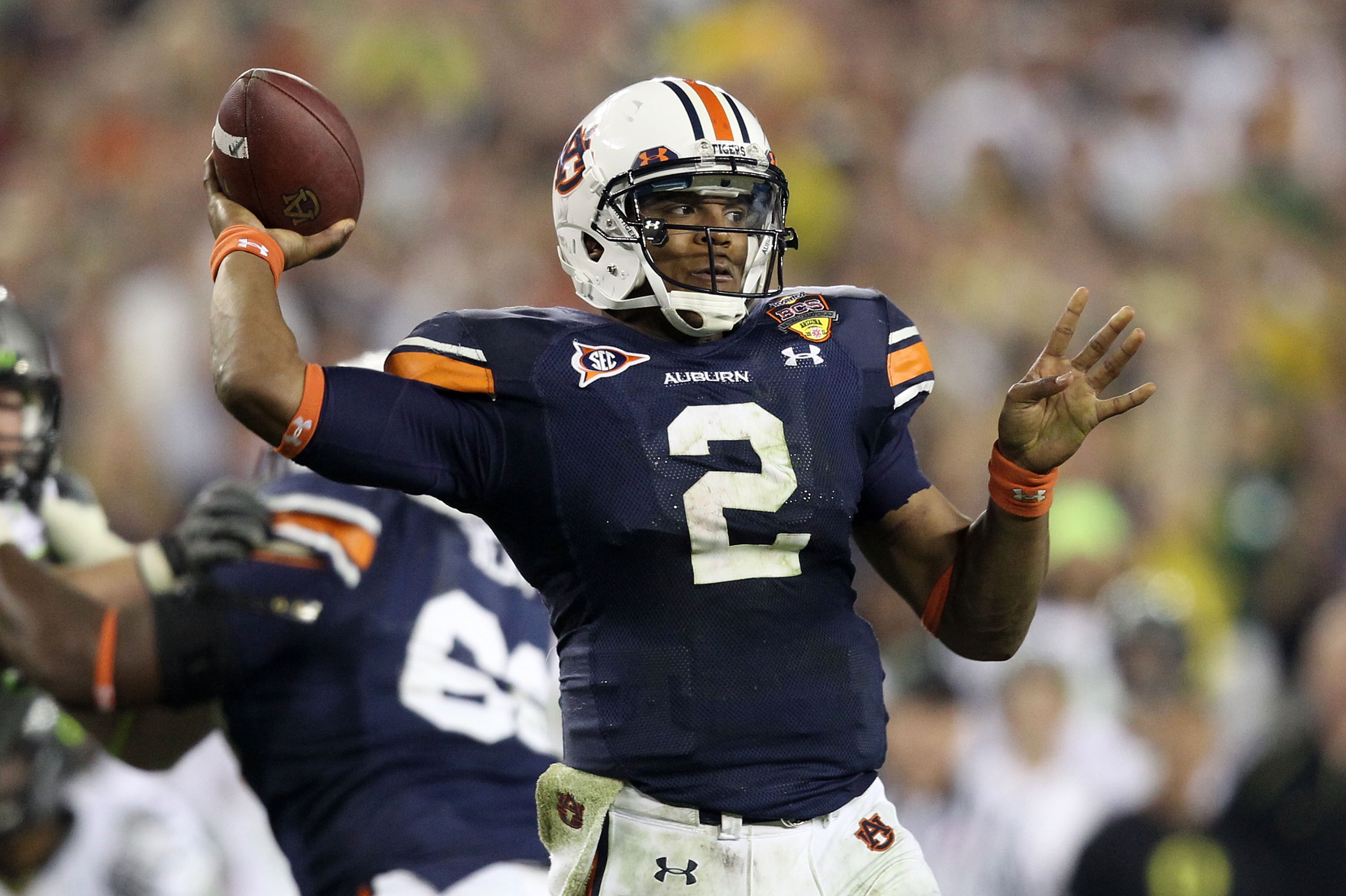 GLENDALE, AZ - JANUARY 10:  Cameron Newton #2 of the Auburn Tigers scrambles against the Oregon Ducks during the Tostitos BCS National Championship Game at University of Phoenix Stadium on January 10, 2011 in Glendale, Arizona.  (Photo by Christian Peters