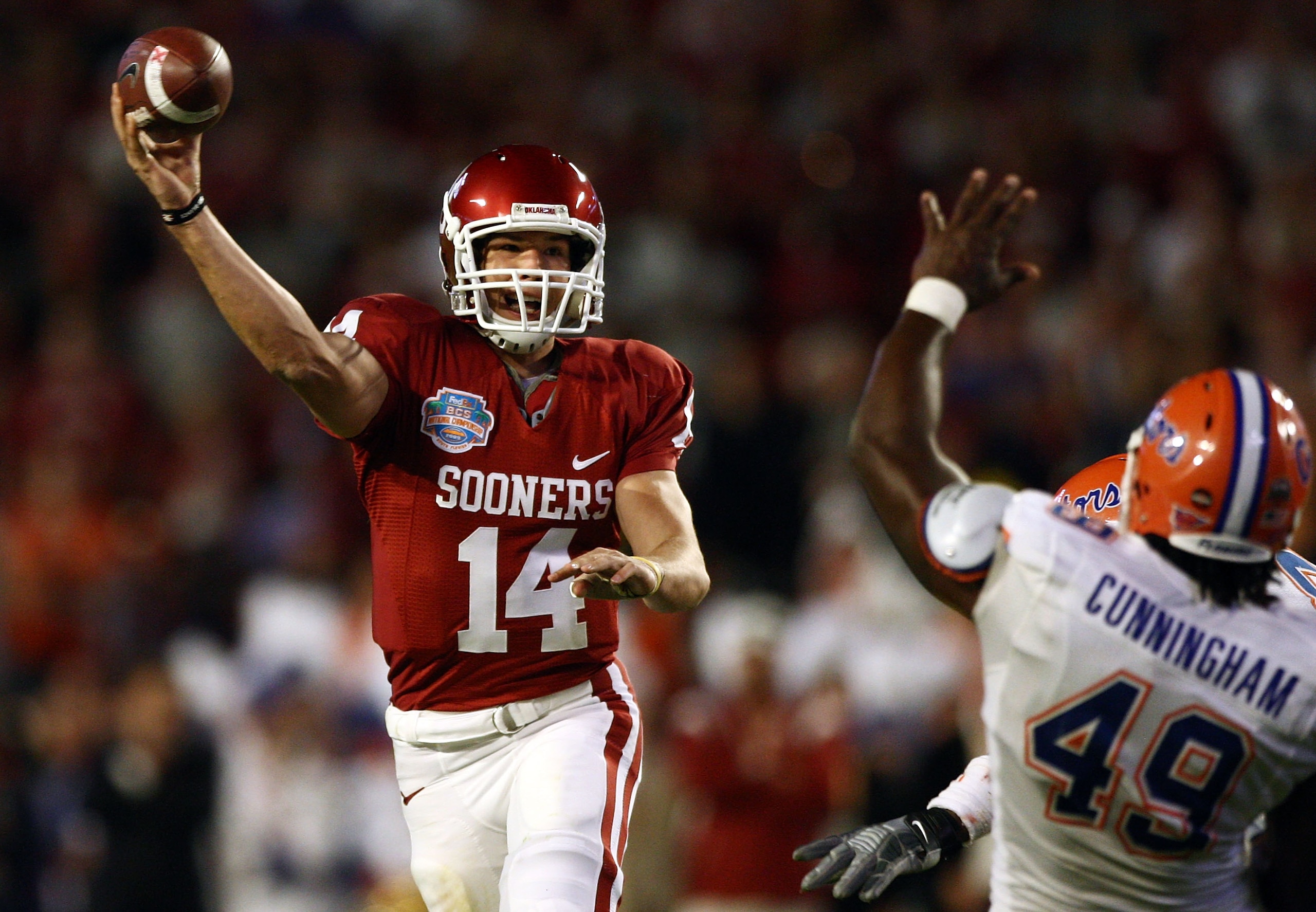 MIAMI - JANUARY 08:  Sam Bradford #14 of the Oklahoma Sooners passes againist the Florida Gators during the FedEx BCS National Championship Game at Dolphin Stadium on January 8, 2009 in Miami, Florida.  (Photo by Donald Miralle/Getty Images)