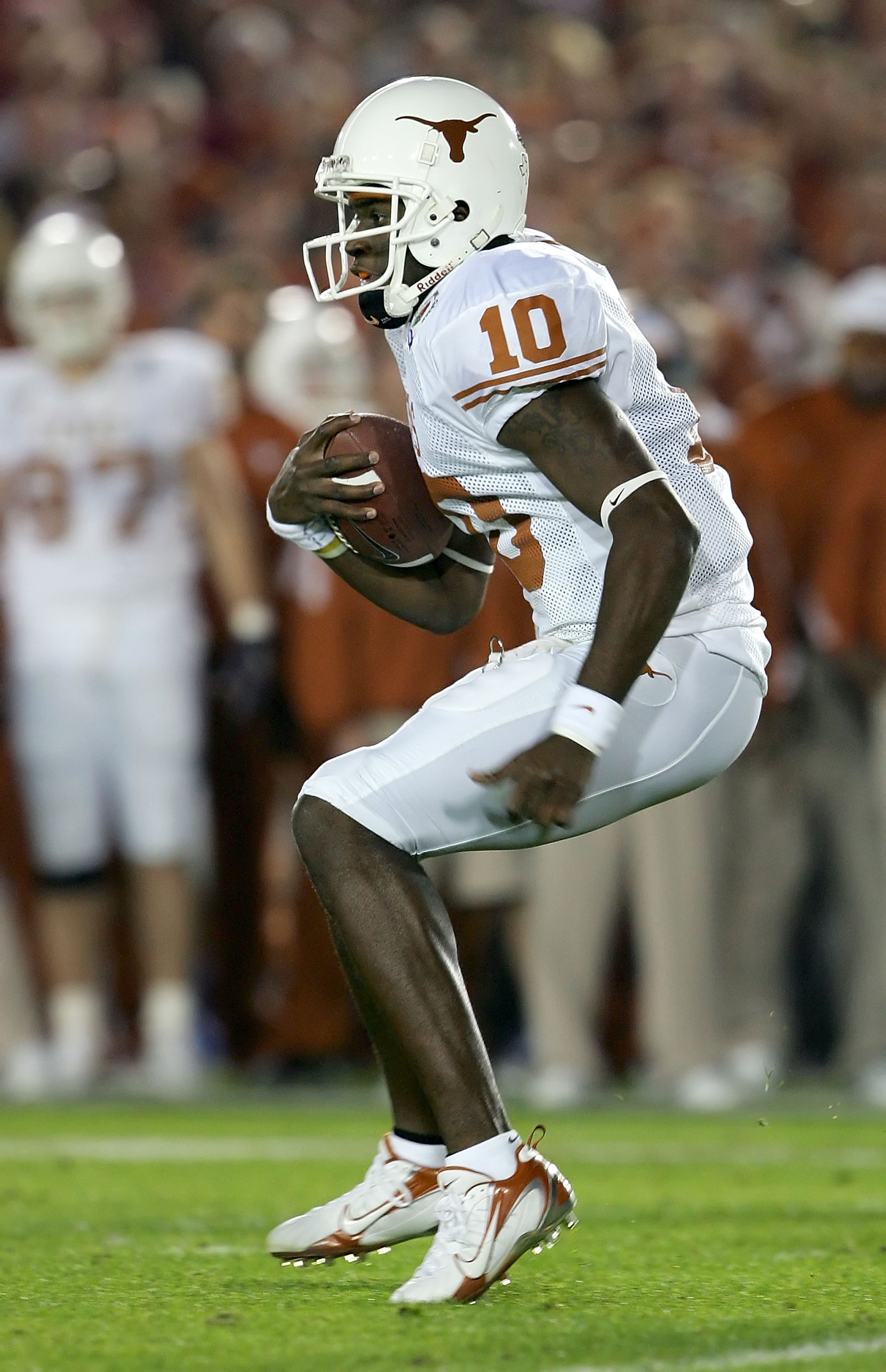 PASADENA, CA - JANUARY 04:  Quarterback Vince Young #10 of the Texas Longhorns runs with the ball during the first half of the BCS National Championship Rose Bowl Game against the USC Trojans at the Rose Bowl on January 4, 2006 in Pasadena, California.  (