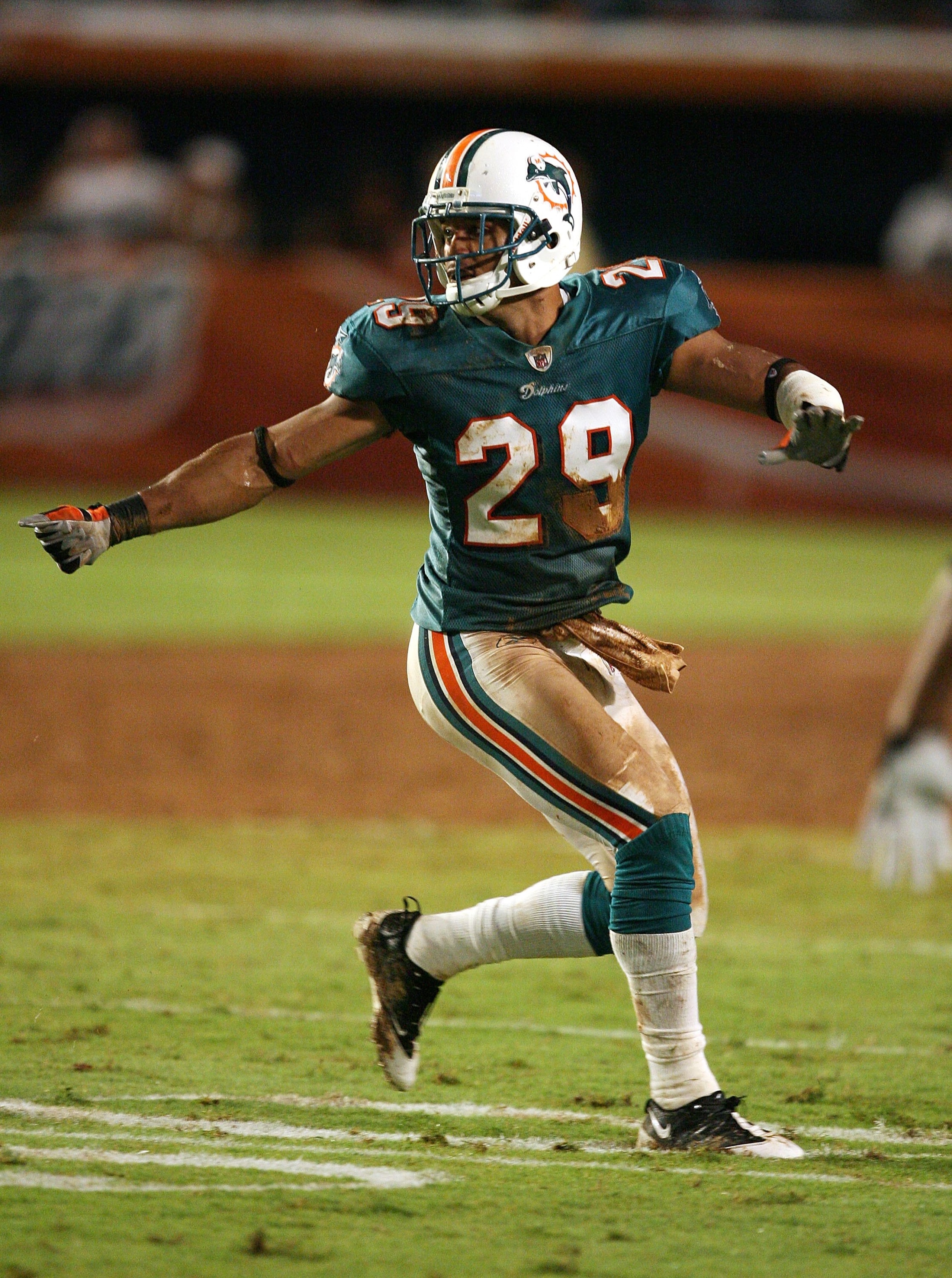 MIAMI - AUGUST 17:  Safety Tyrone Culver #29 of the Miami Dolphins drops back into coverage against the Jacksonville Jaguars during a preseason game at Landshark Stadium on August 17, 2009 in Miami, Florida. The Dolphins defeated the Jaguars 12-9.  (Photo