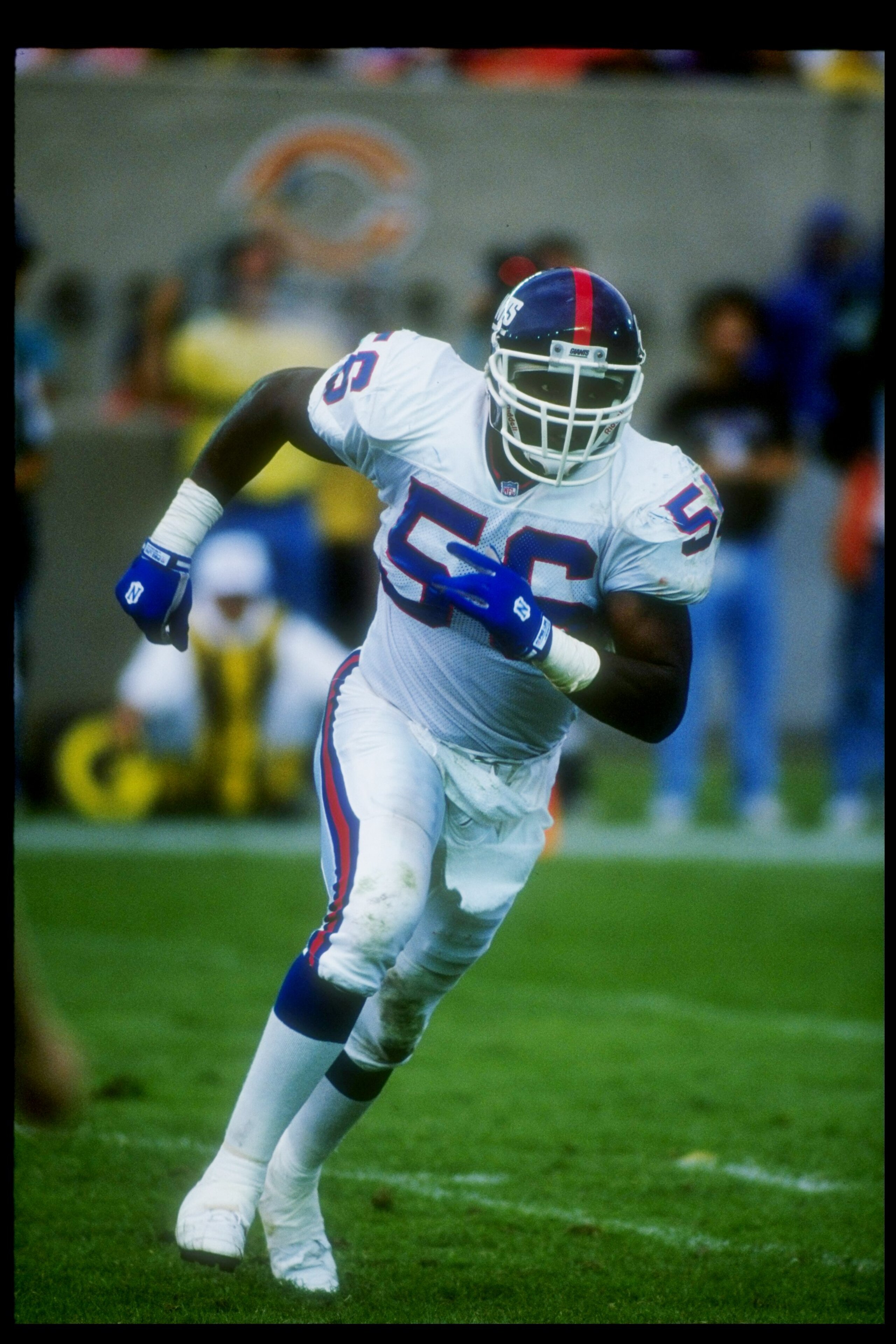5 Sep 1993:  Linebacker Lawrence Taylor of the New York Giants moves down the field during a game against the Chicago Bears at Soldier Field in Chicago, Illinois.  The Giants won the game, 26-20. Mandatory Credit: Jonathan Daniel  /Allsport