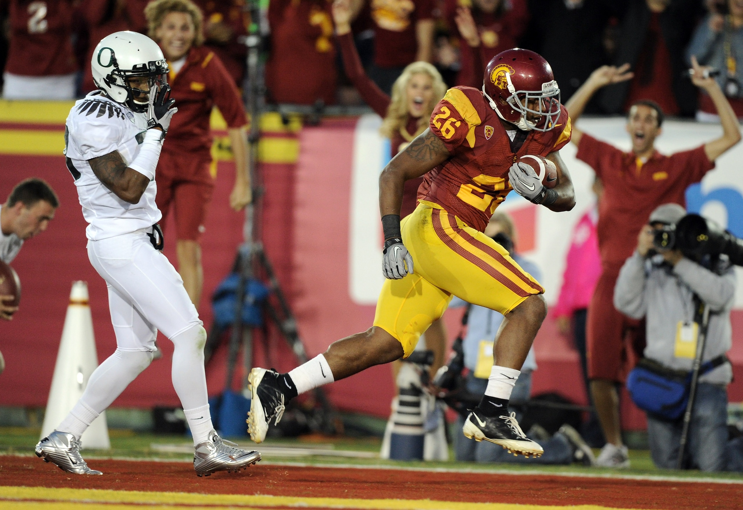 LOS ANGELES, CA - OCTOBER 30:  Marc Tyler #26 of the USC Trojans scores a touchdown in front of Talmadge Jackson III of the Oregon Ducks for a 17-15 lead during the second quarter at Los Angeles Memorial Coliseum on October 30, 2010 in Los Angeles, Califo