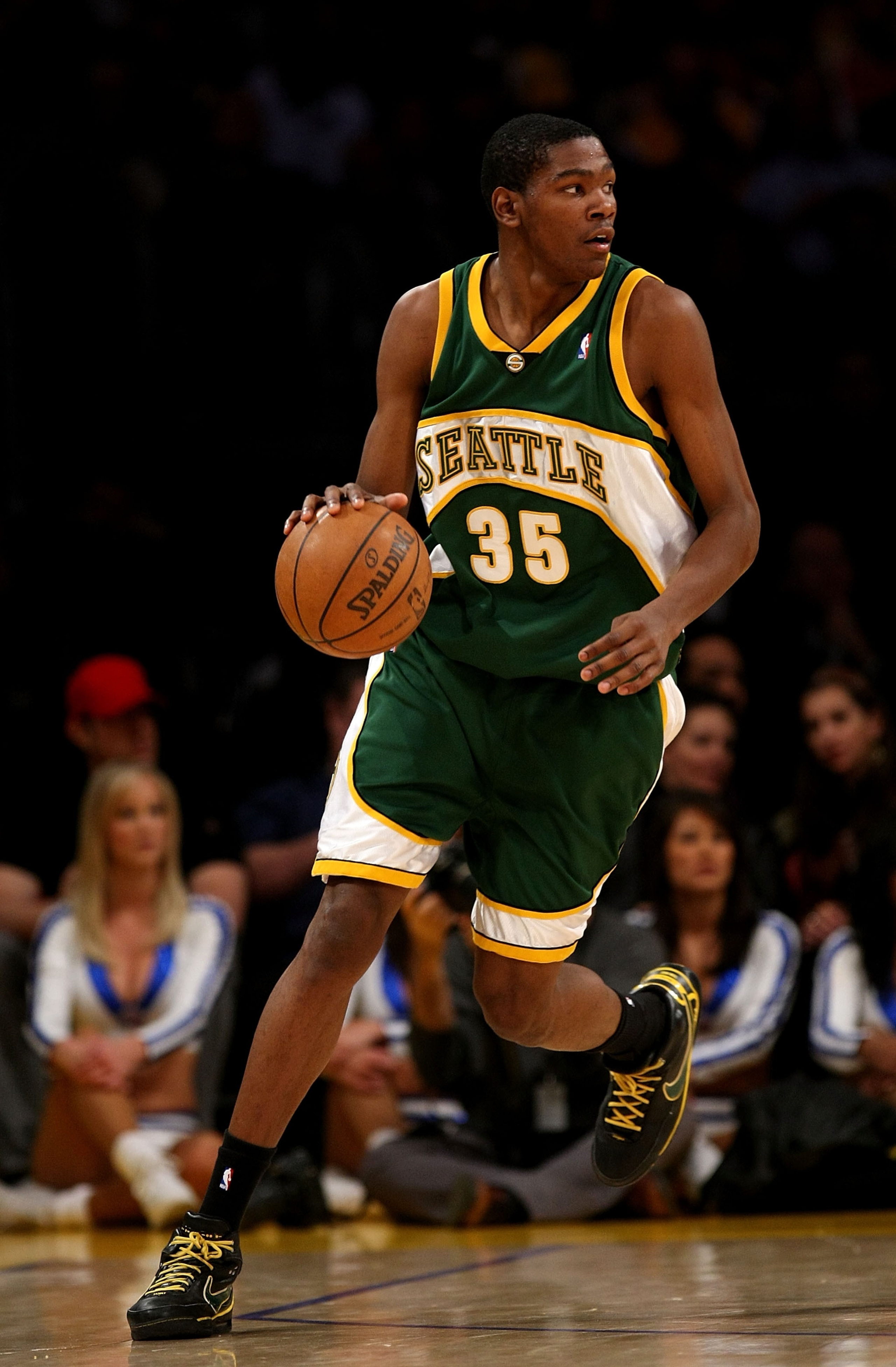 LOS ANGELES, CA - NOVEMBER 27:  Kevin Durant #35 of the Seattle SuperSonics dribbles against the Los Angeles Lakers on November 27, 2007 at Staples Center in Los Angeles, California.   The Lakers won 106-99. NOTE TO USER: User expressly acknowledges and a