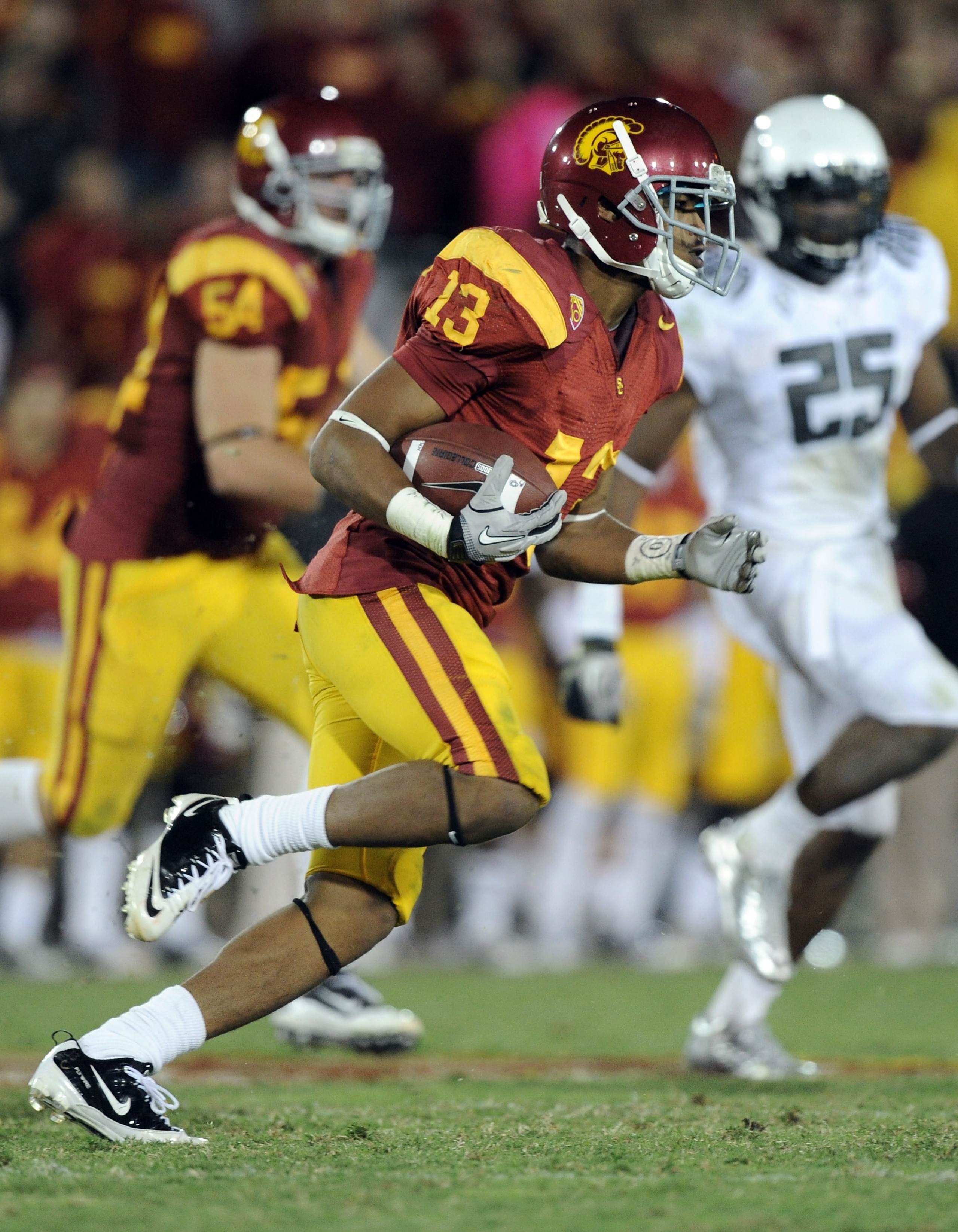 LOS ANGELES, CA - OCTOBER 30:  Robert Woods #13 of the USC Trojans runs with the ball against the Oregon Ducks at Los Angeles Memorial Coliseum on October 30, 2010 in Los Angeles, California.  (Photo by Harry How/Getty Images)