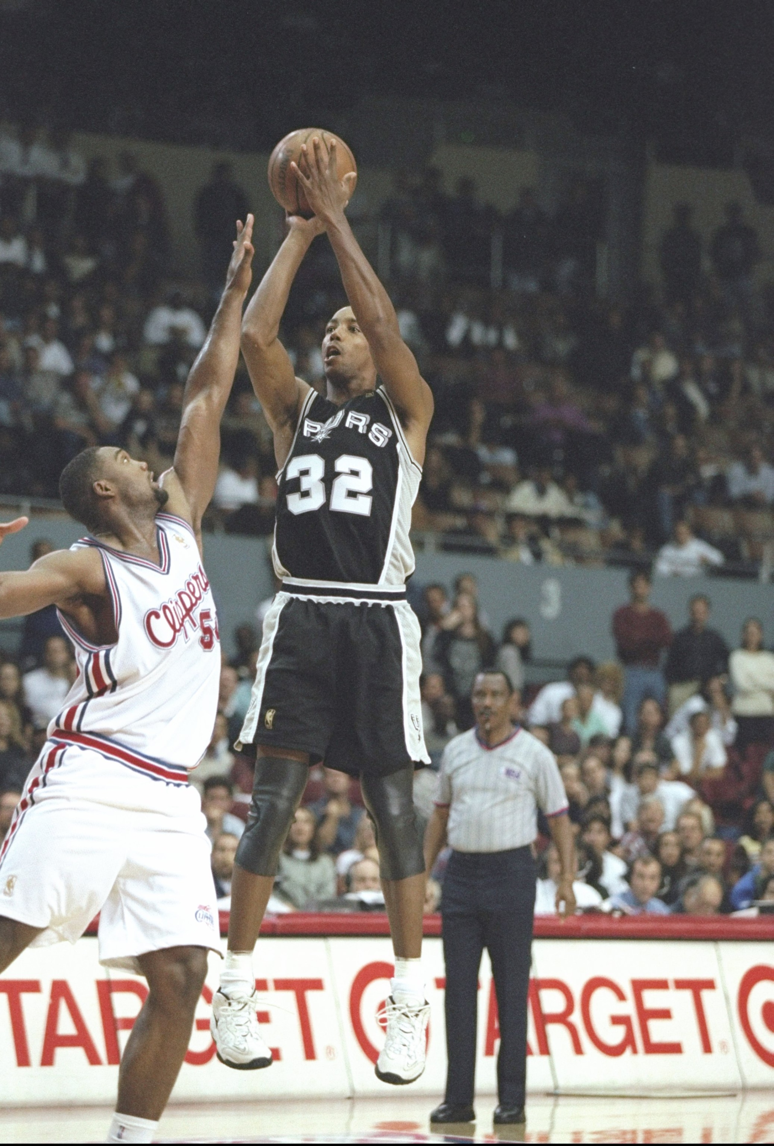 12 Dec 1996:  Guard Sean Elliot of the San Antonio Spurs shoots the ball during a game against the Los Angeles Clippers at the Los Angeles Sports Arena in Los Angeles, California.  The Clippers won the game 97-94. Mandatory Credit: Brian Bahr  /Allsport